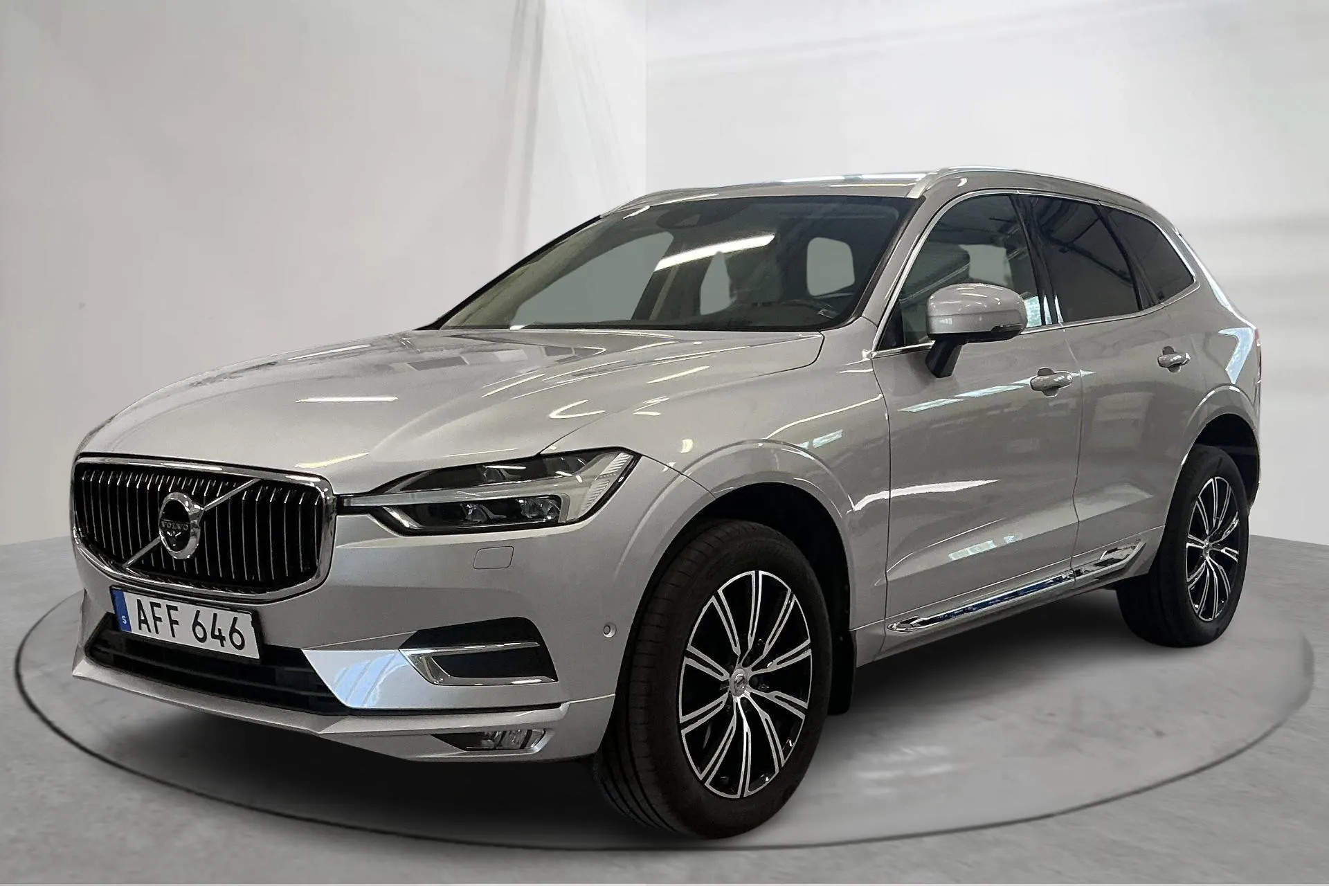 Presentationsfoto 1 av 19: Volvo XC60 D5 AWD (235hk) - 9 648 mil - Automat - Ljusbrun - 2018