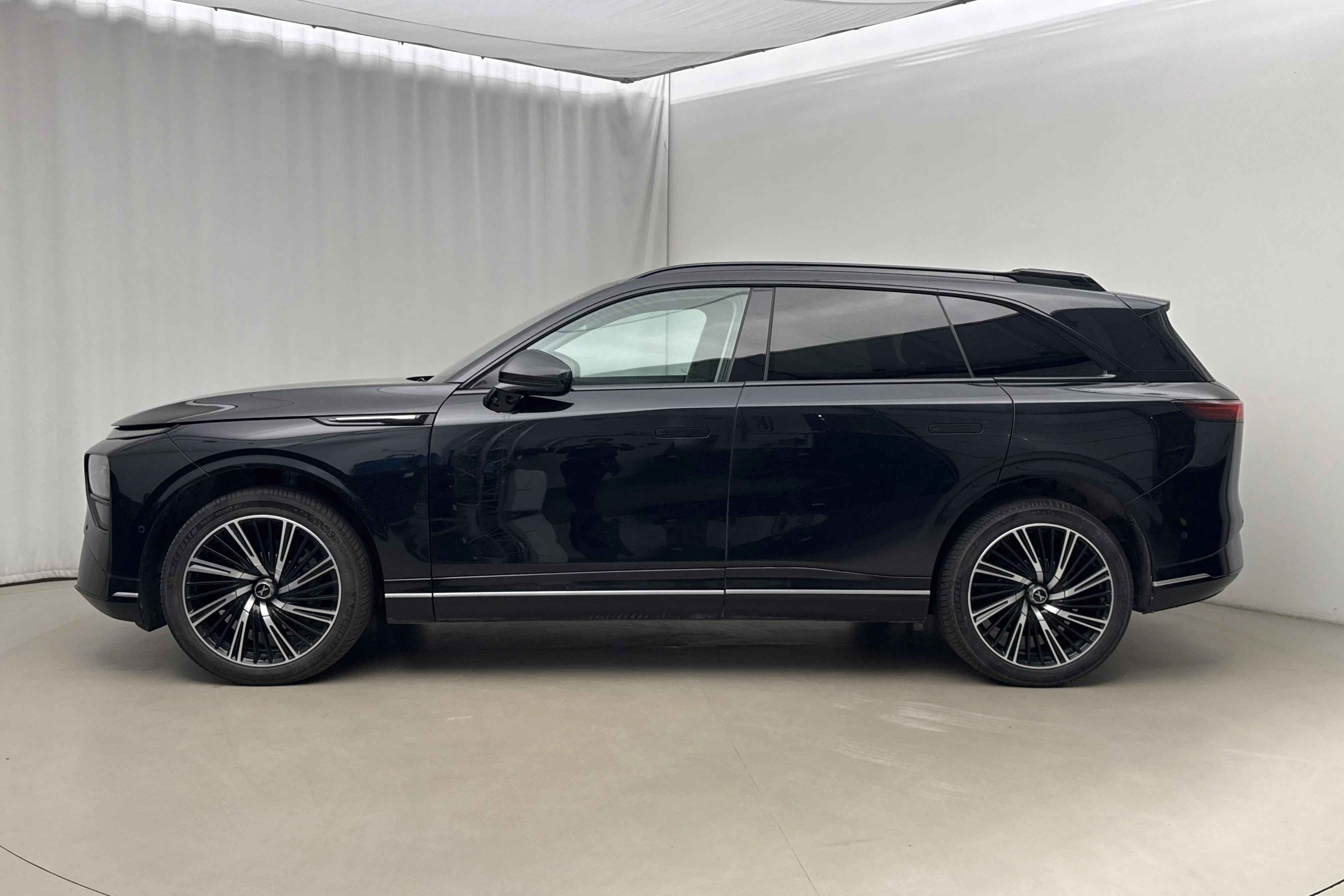 Presentationsfoto 2 av 26: Xpeng G9 AWD Performance 93,1kWh (551hk) - 10 841 mil - Automat - svart - 2023