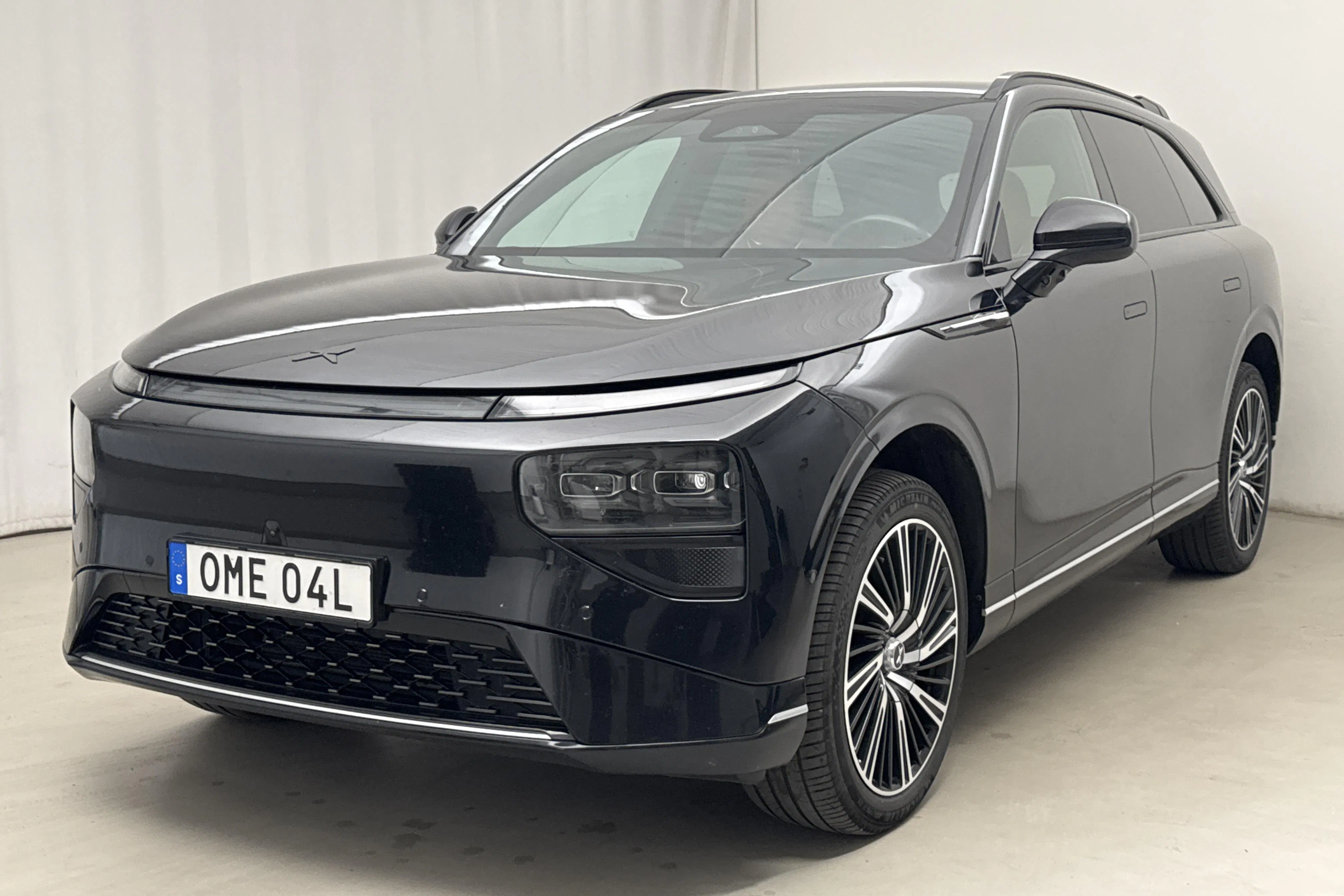 Presentationsfoto 1 av 26: Xpeng G9 AWD Performance 93,1kWh (551hk) - 7 512 mil - Automat - svart - 2023