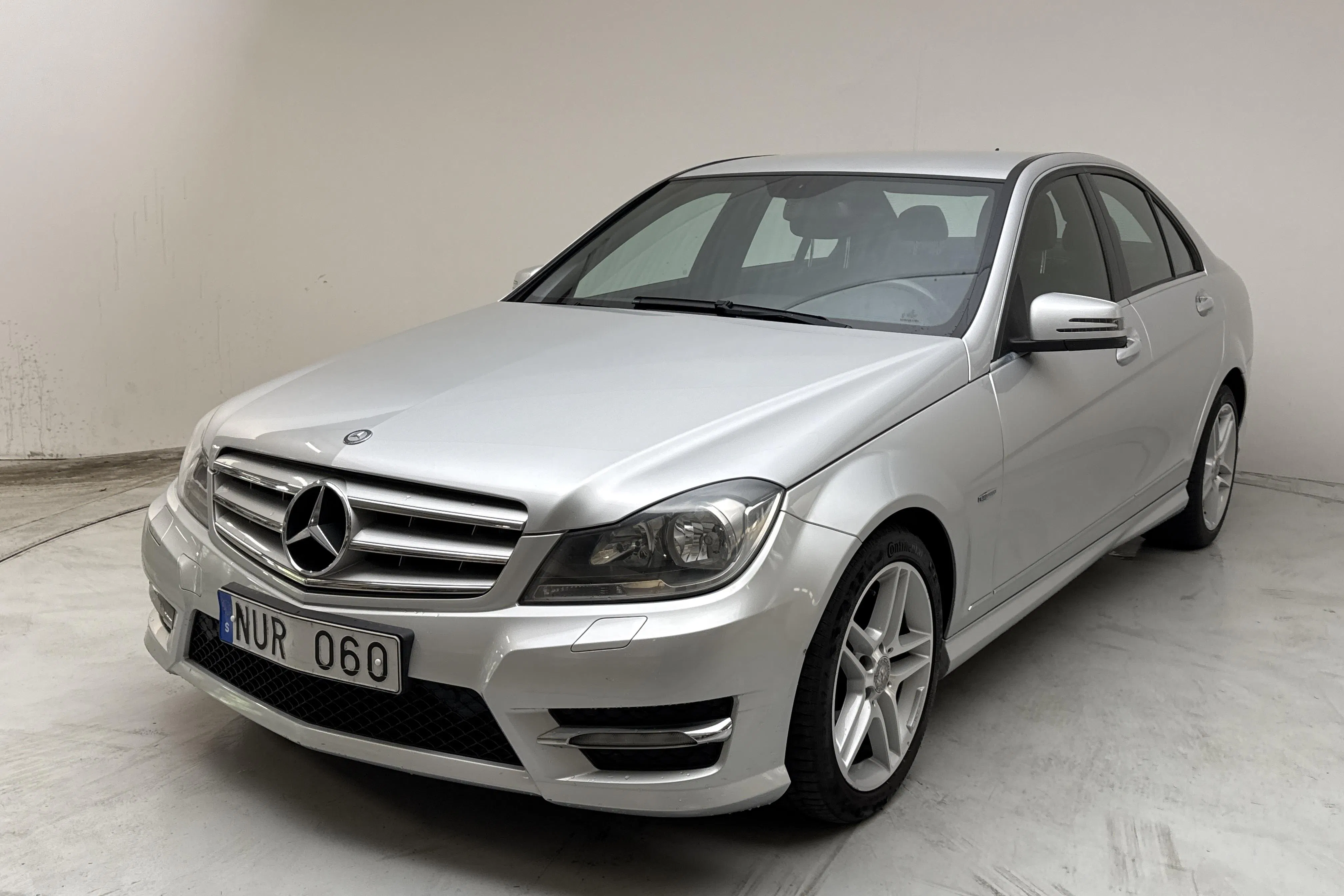 Presentationsfoto 1 av 13: Mercedes C 220 CDI W204 (170hk) - 13 776 mil - Automat - silver - 2012