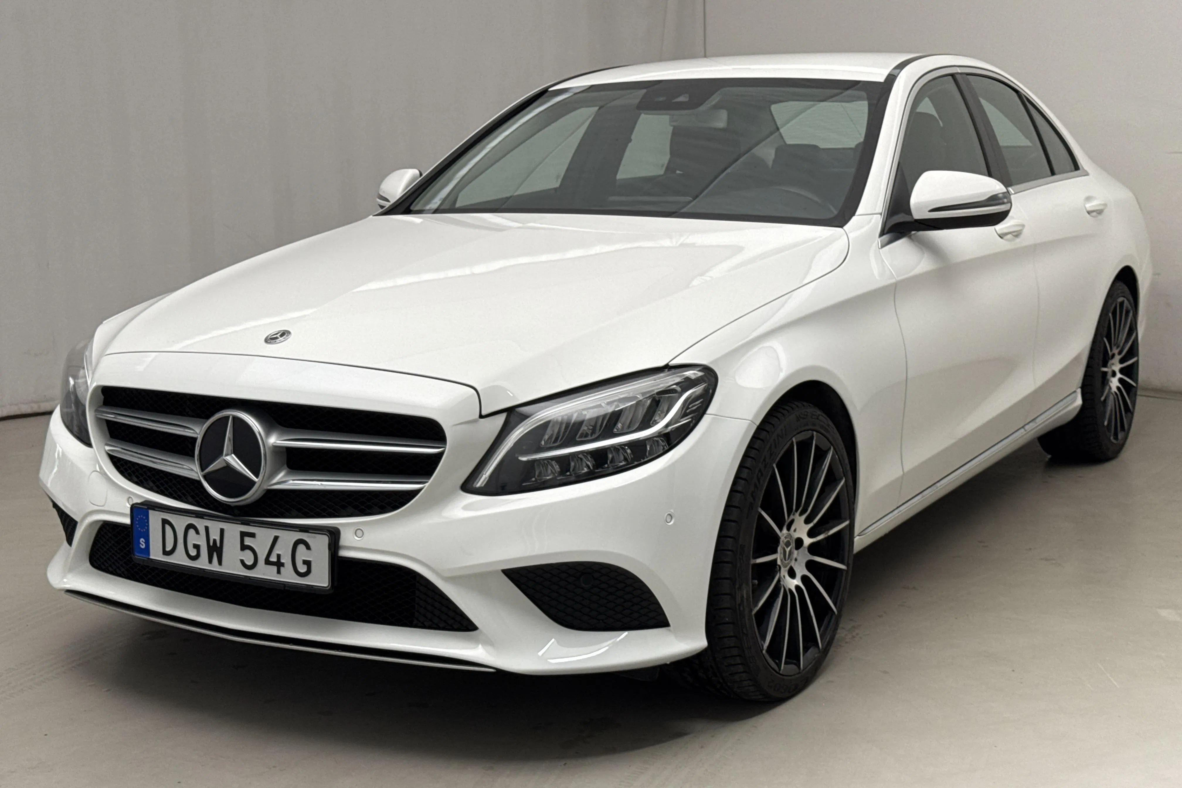 Presentationsfoto 1 av 19: Mercedes C 200 d Sedan W205 (160hk) - 16 503 mil - Automat - vit - 2020
