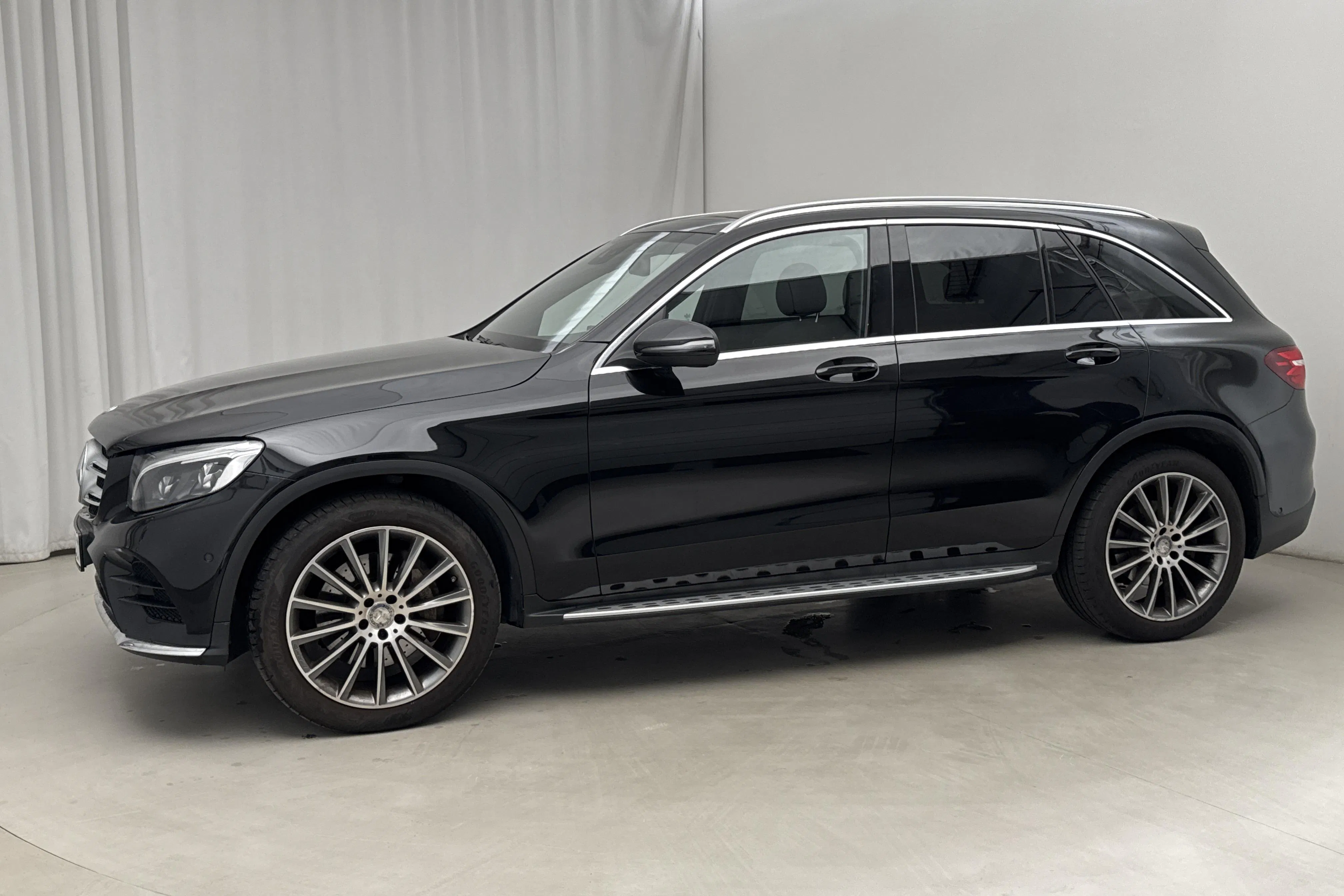 Presentationsfoto 2 av 21: Mercedes GLC 250 d 4MATIC X253 (204hk) - 17 531 mil - Automat - svart - 2016