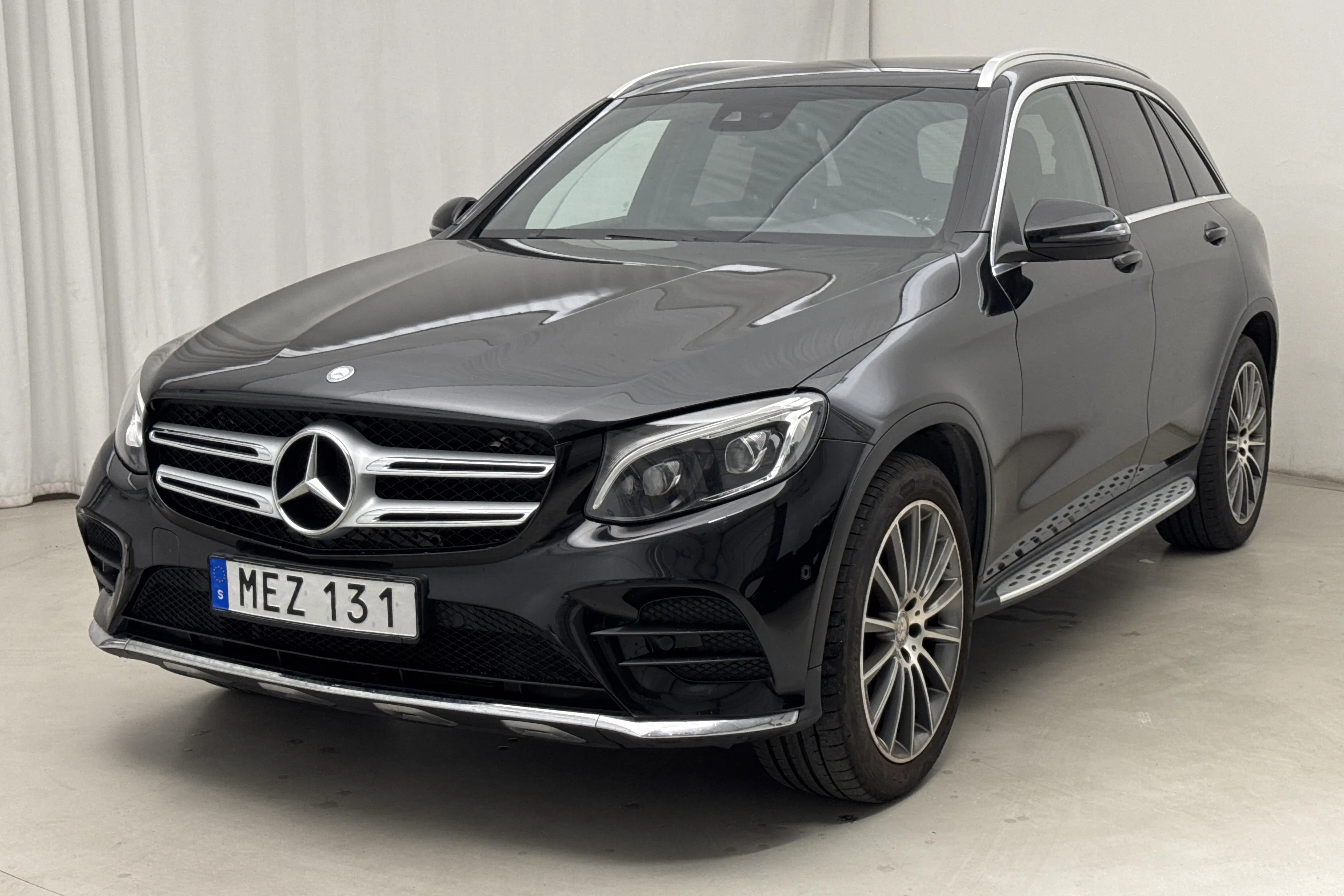 Presentationsfoto 1 av 21: Mercedes GLC 250 d 4MATIC X253 (204hk) - 17 531 mil - Automat - svart - 2016