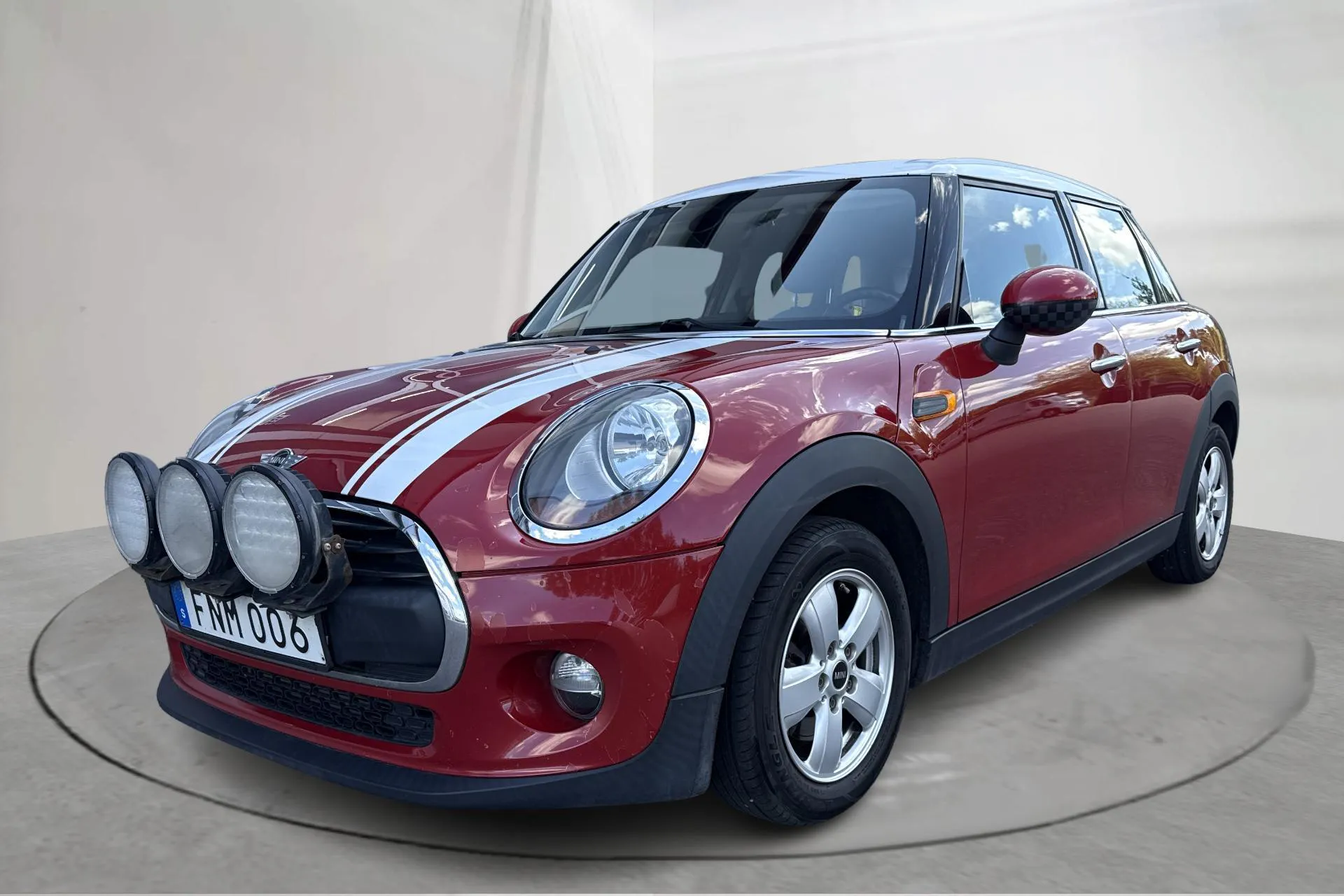 Presentation photo 1 of 14: MINI One Hatch 5dr (102hk) - 101 510 km - Manual - red - 2015