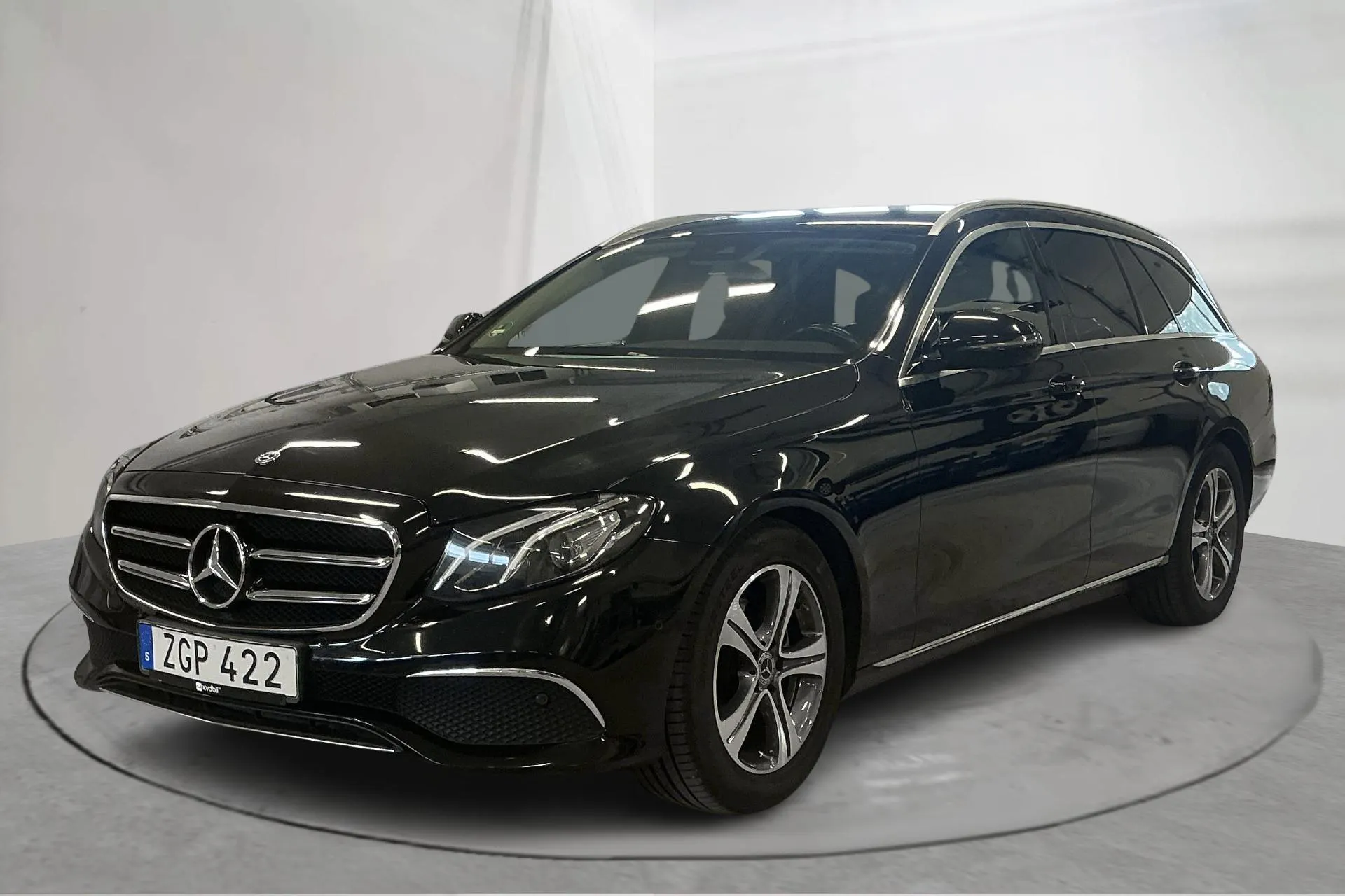 Presentationsfoto 1 av 16: Mercedes E 200 d Kombi S213 (150hk) - 14 623 mil - Automat - svart - 2019