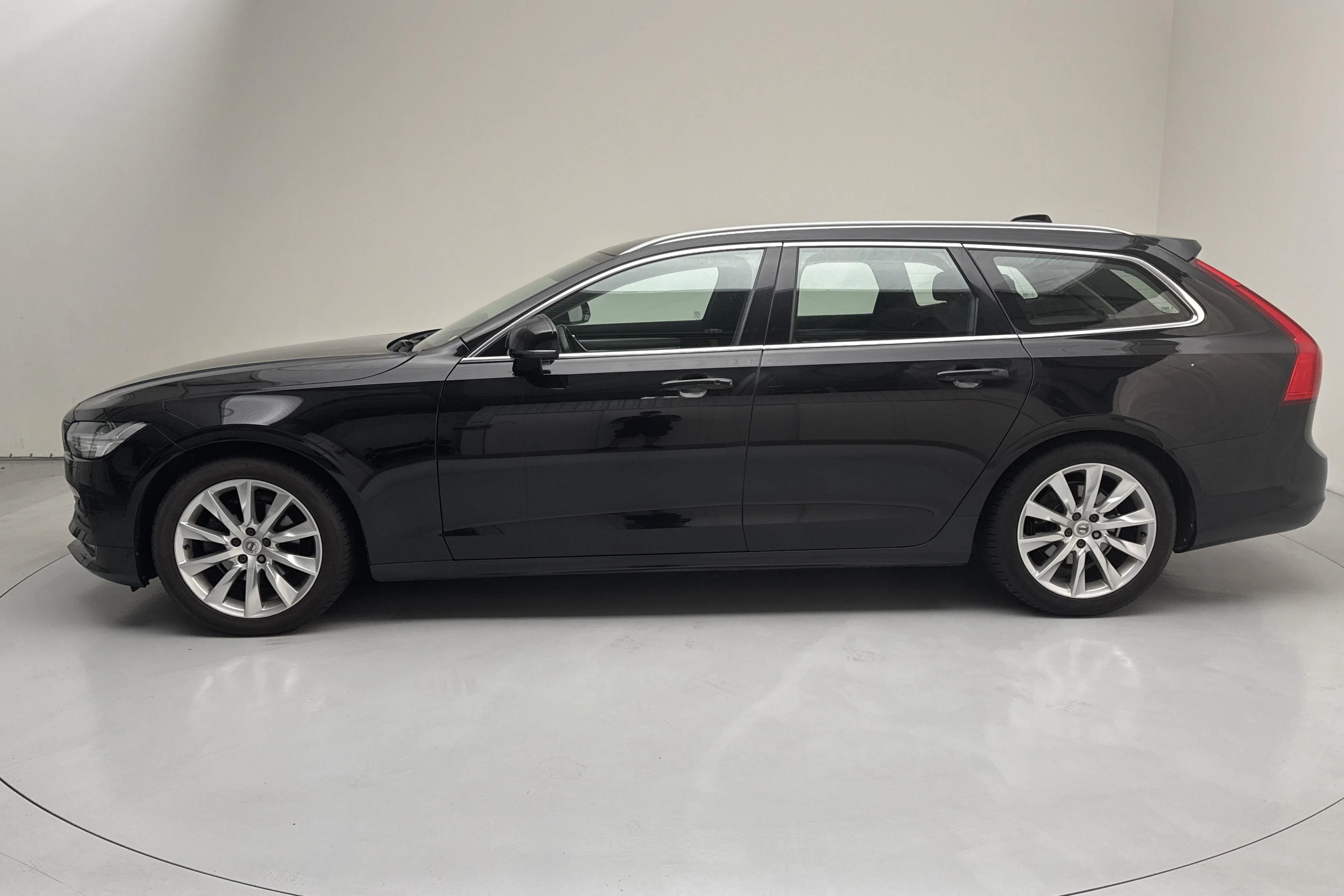 Presentation photo 2 of 15: Volvo V90 D4 AWD (190hk) - 133 570 km - Automatic - black - 2019