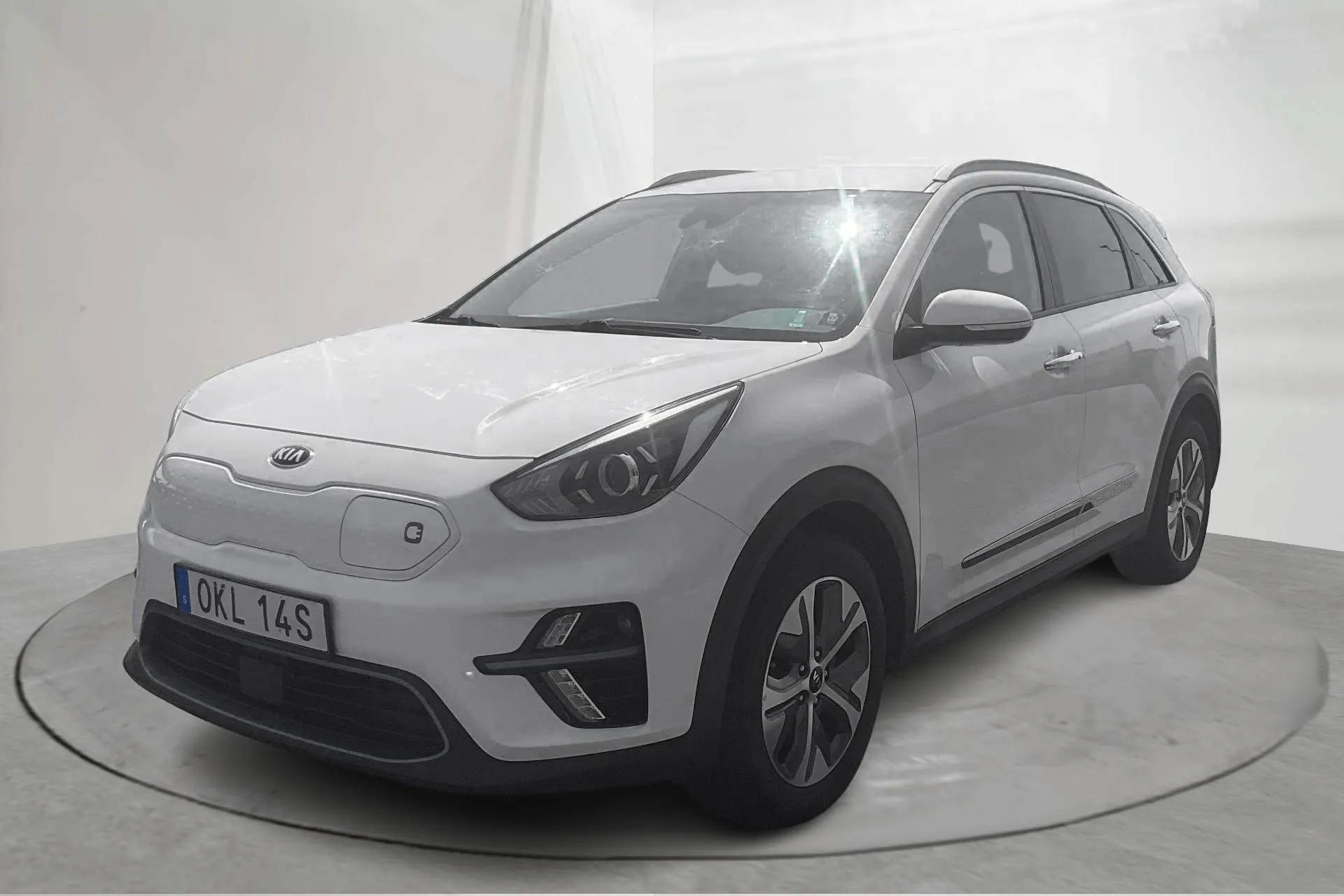 Presentationsfoto 1 av 18: KIA e-Niro 64kWh (204hk) - 12 189 mil - Automat - vit - 2020