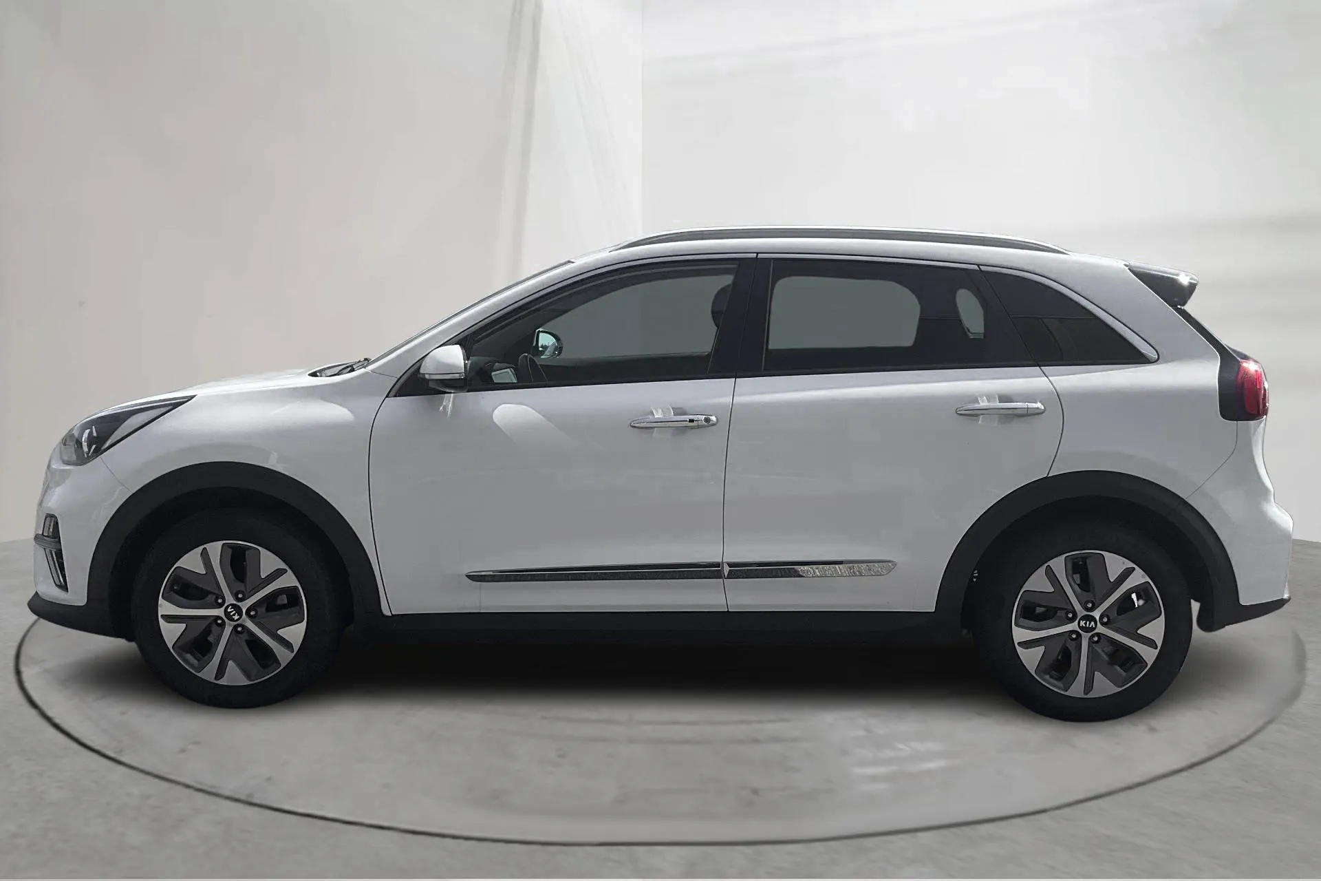 Presentationsfoto 2 av 18: KIA e-Niro 64kWh (204hk) - 12 189 mil - Automat - vit - 2020