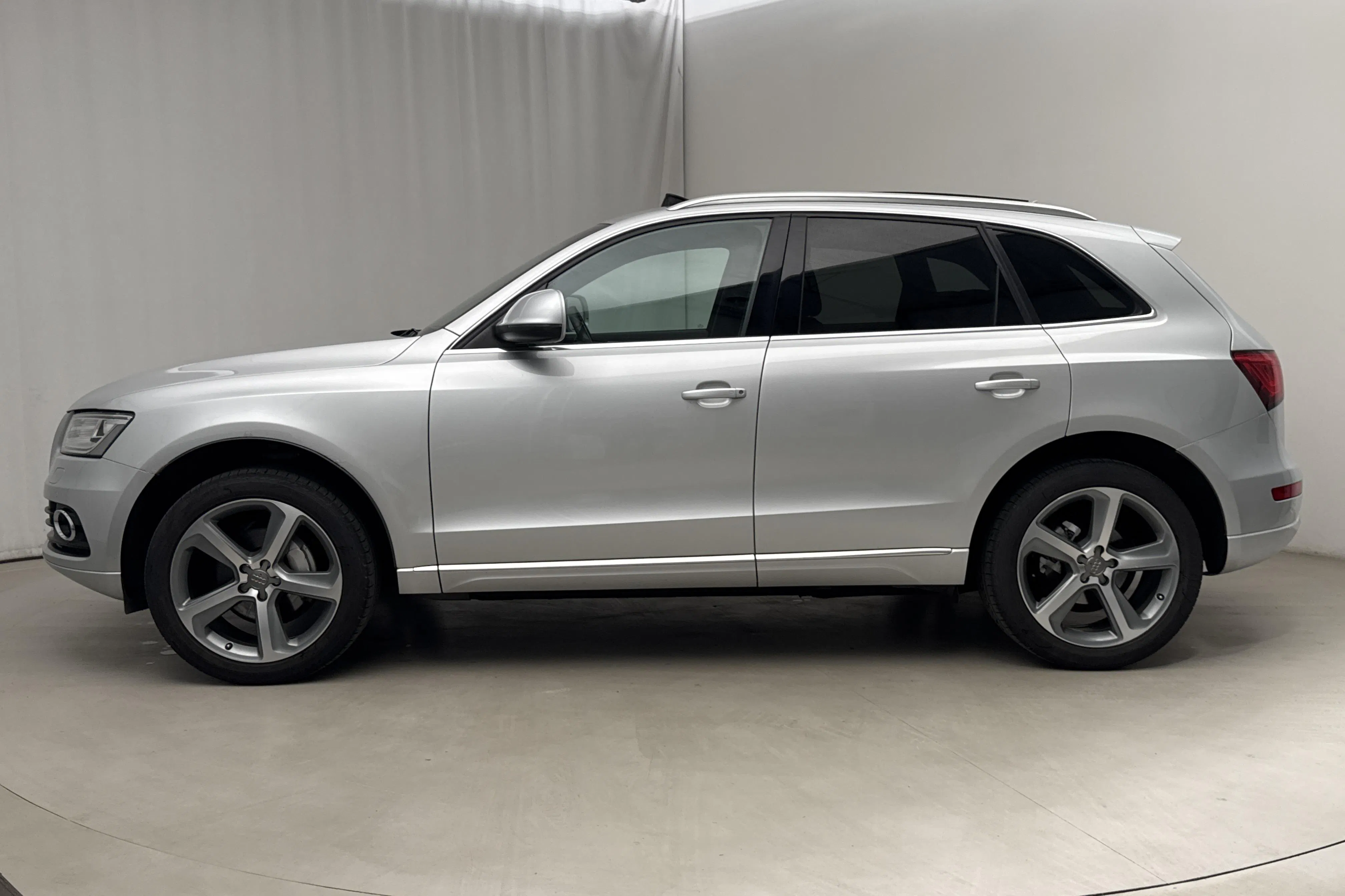 Presentation photo 2 of 25: Audi Q5 2.0 TDI quattro (177hk) - 143 530 km - Automatic - silver - 2014