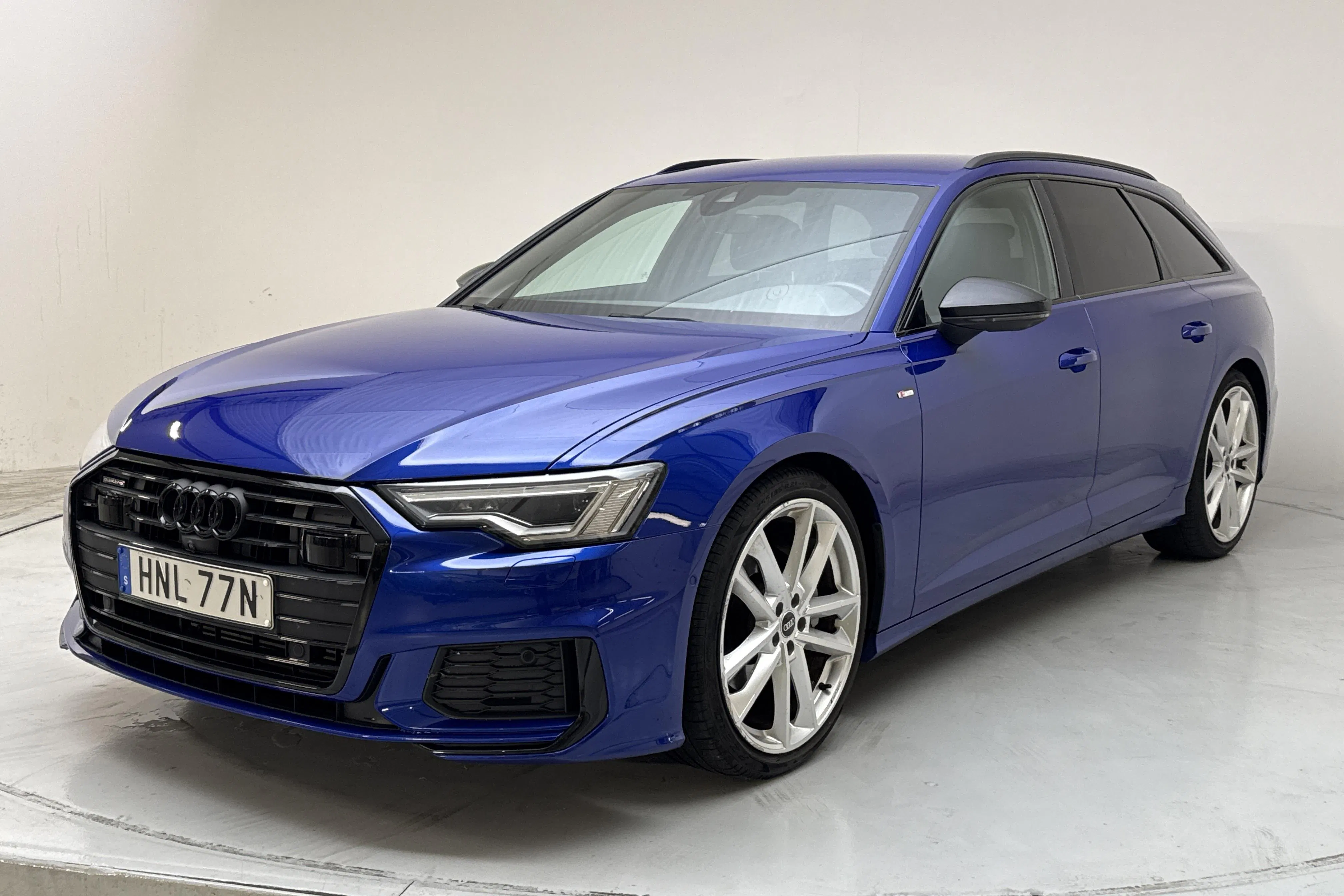 Presentationsfoto 1 av 20: Audi A6 Avant 45 TFSI quattro (265hk) - 4 986 mil - Automat - blå - 2022