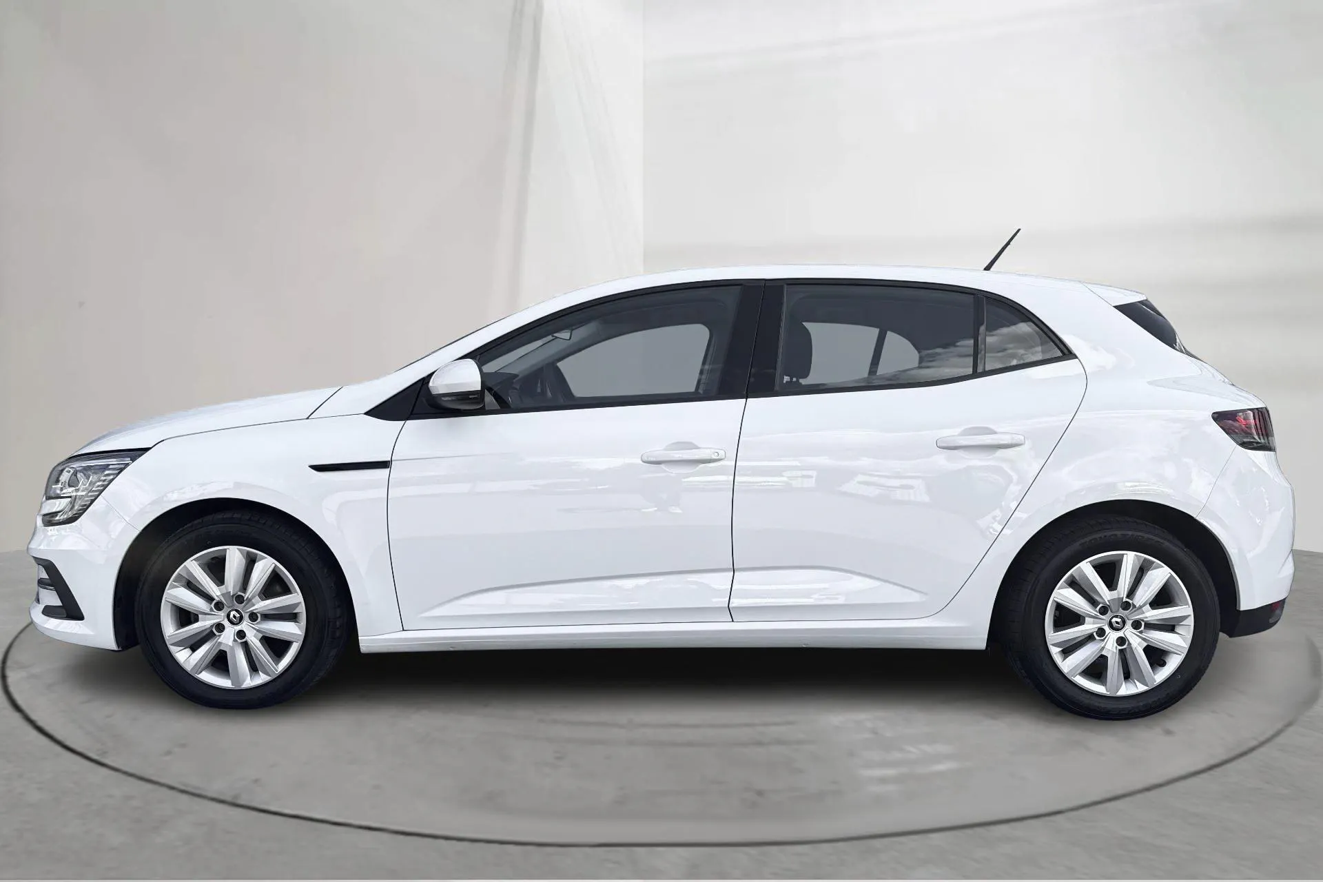 Presentationsfoto 2 av 12: Renault Mégane 1.5 dCi 5dr (115hk) - 6 981 mil - Automat - vit - 2023