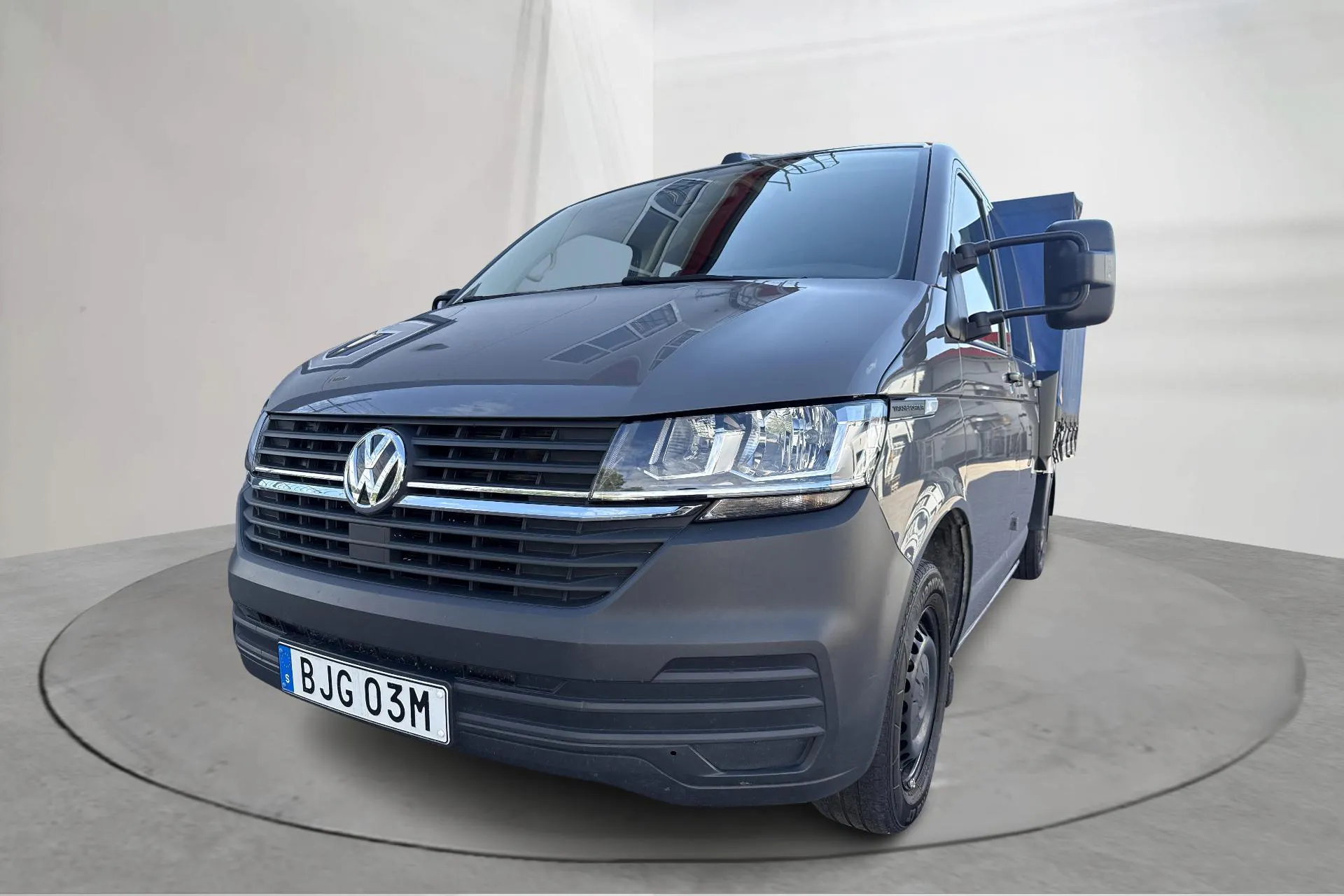 Presentationsfoto 1 av 13: VW Transporter Pickup T6.1 TDI (110hk) - 8 715 mil - Manuell - grå - 2023