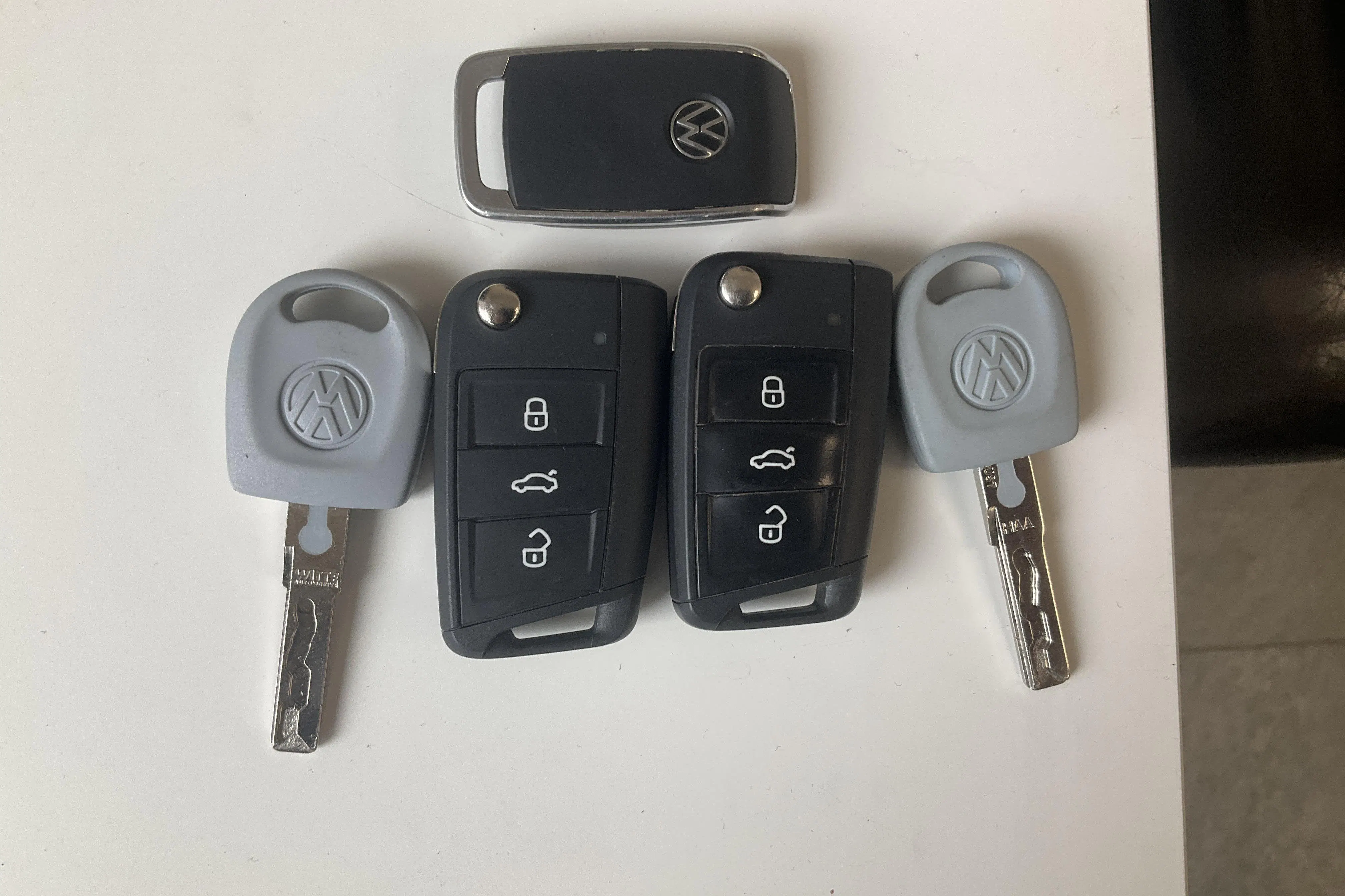 Presentationsfoto 14 av 14: VW Transporter Pickup T6.1 TDI (110hk) - 9 937 mil - Manuell - grå - 2022