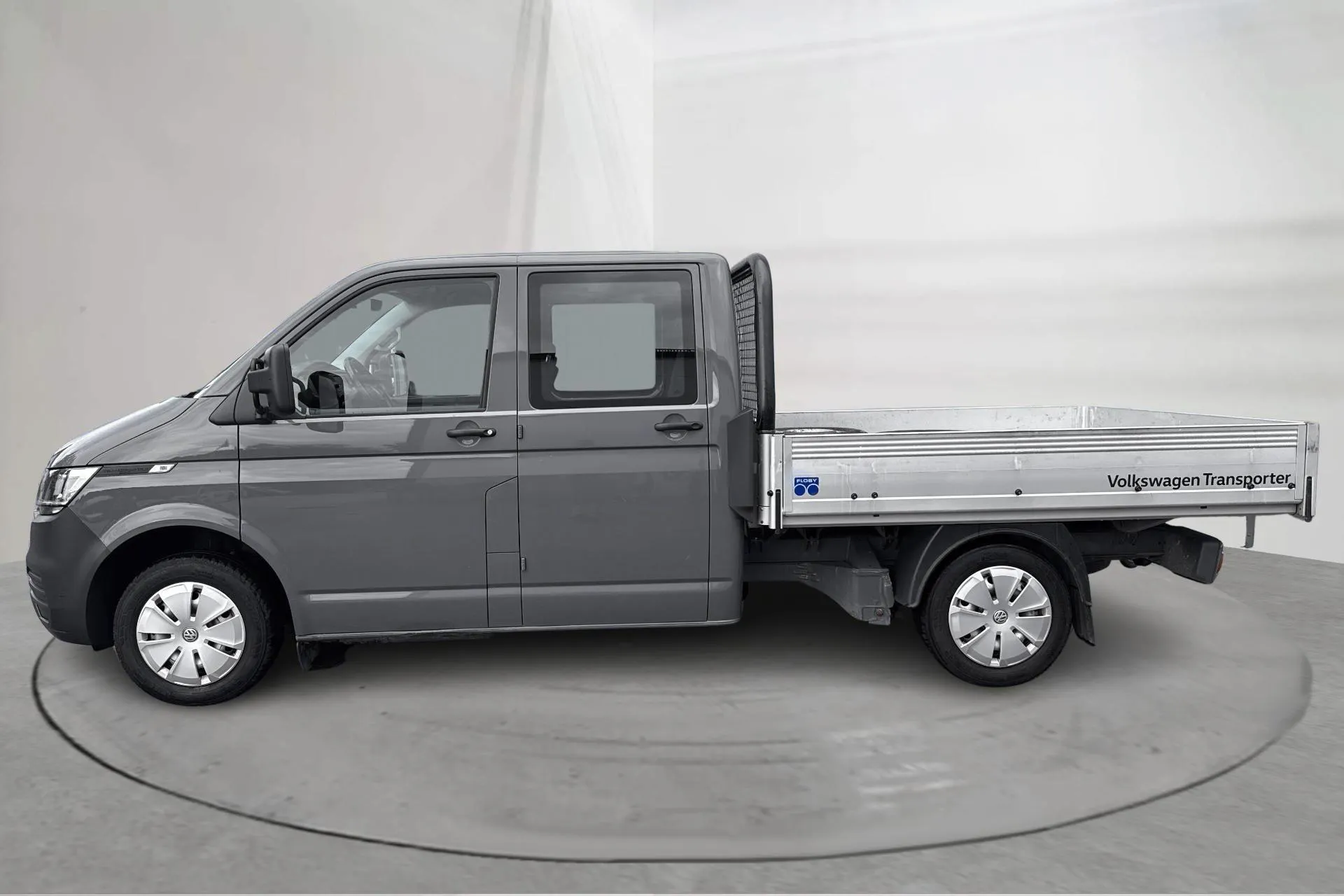 Presentationsfoto 2 av 14: VW Transporter Pickup T6.1 TDI (110hk) - 9 937 mil - Manuell - grå - 2022
