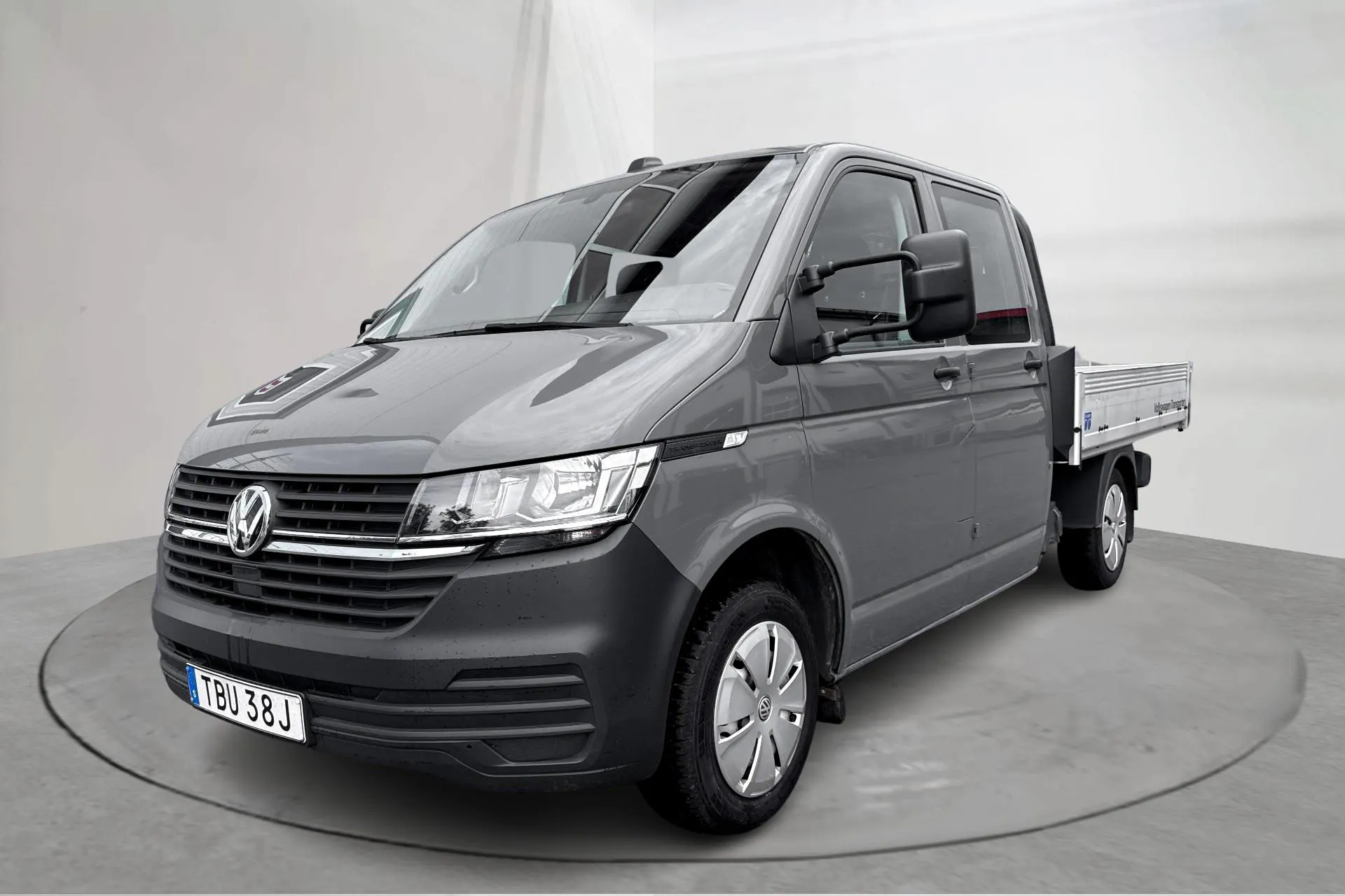 Presentationsfoto 1 av 14: VW Transporter Pickup T6.1 TDI (110hk) - 9 937 mil - Manuell - grå - 2022