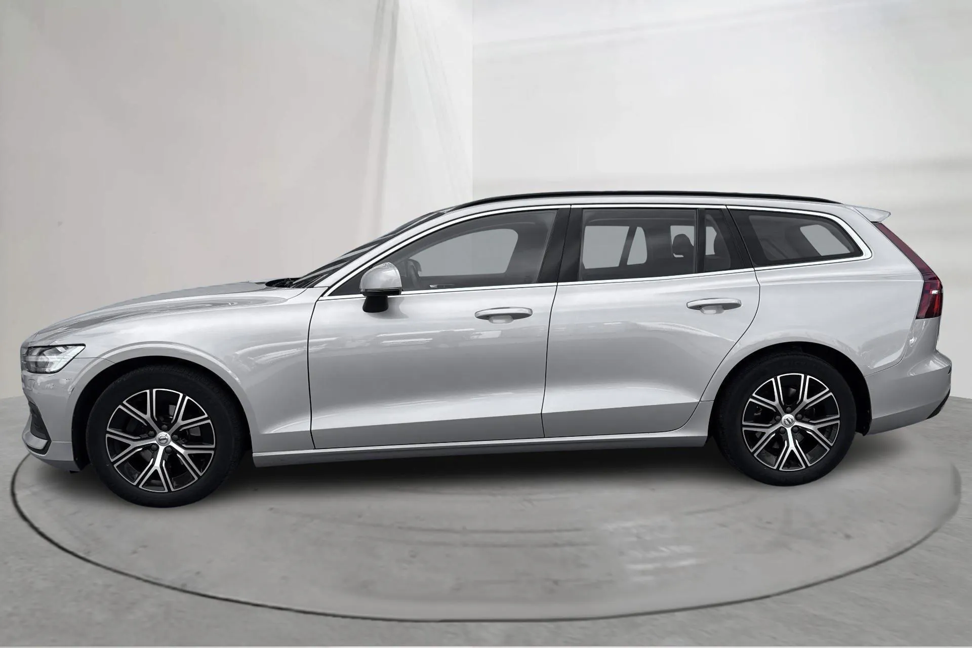 Presentation photo 2 of 16: Volvo V60 B4 Mildhybrid, Diesel (197hk) - 18 561 Scandinavian mile - Automatic - silver - 2023