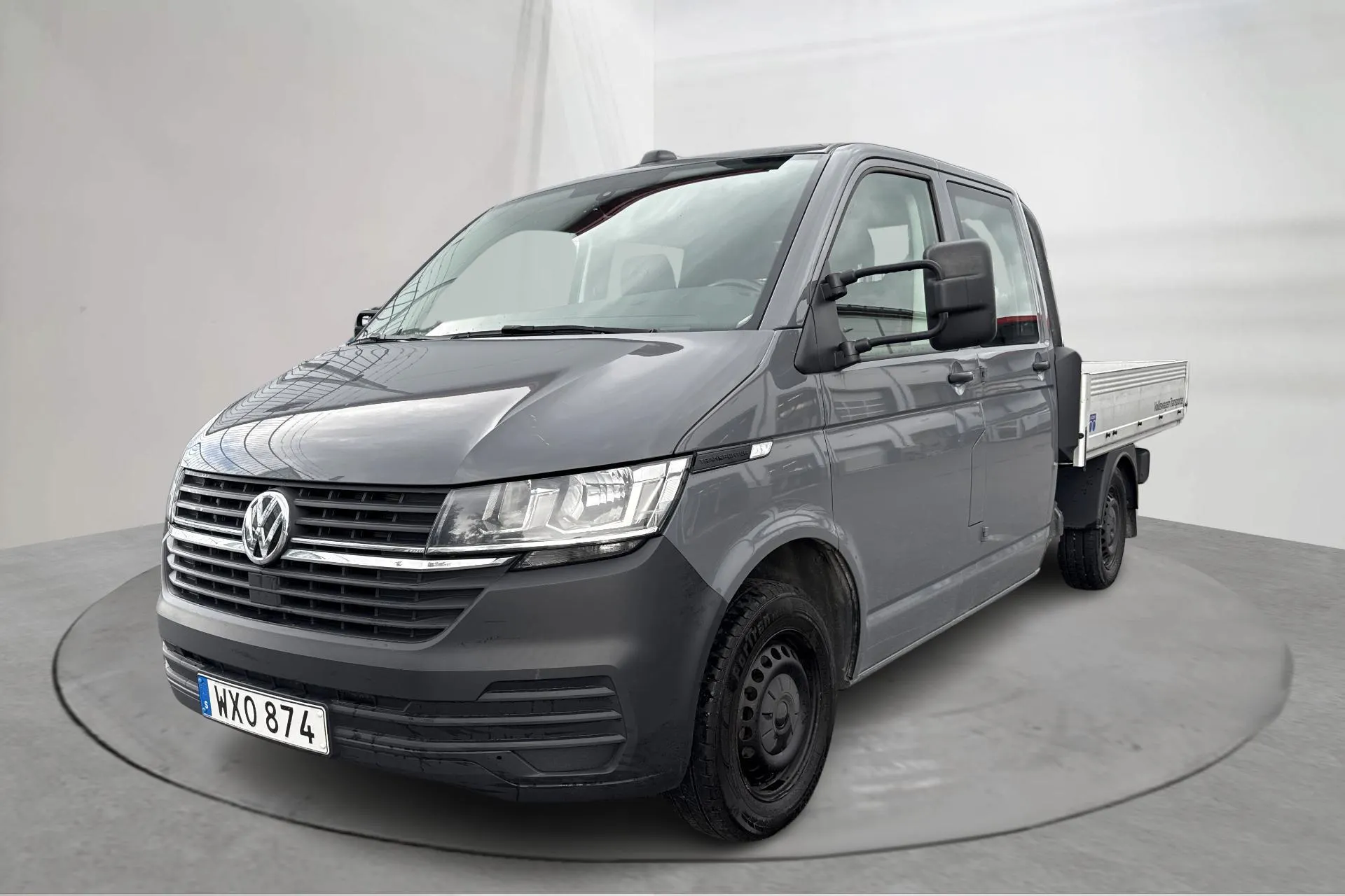 Presentationsfoto 1 av 14: VW Transporter Pickup T6.1 TDI (110hk) - 10 955 mil - Manuell - grå - 2022