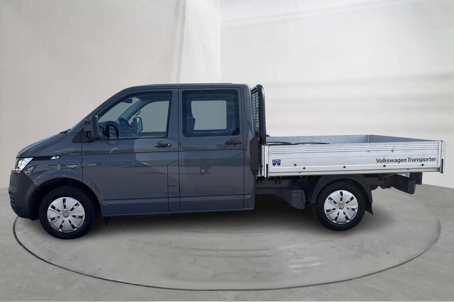 Presentationsfoto 2 av 14: VW Transporter Pickup T6.1 TDI (110hk) - 3 432 mil - Manuell - grå - 2023