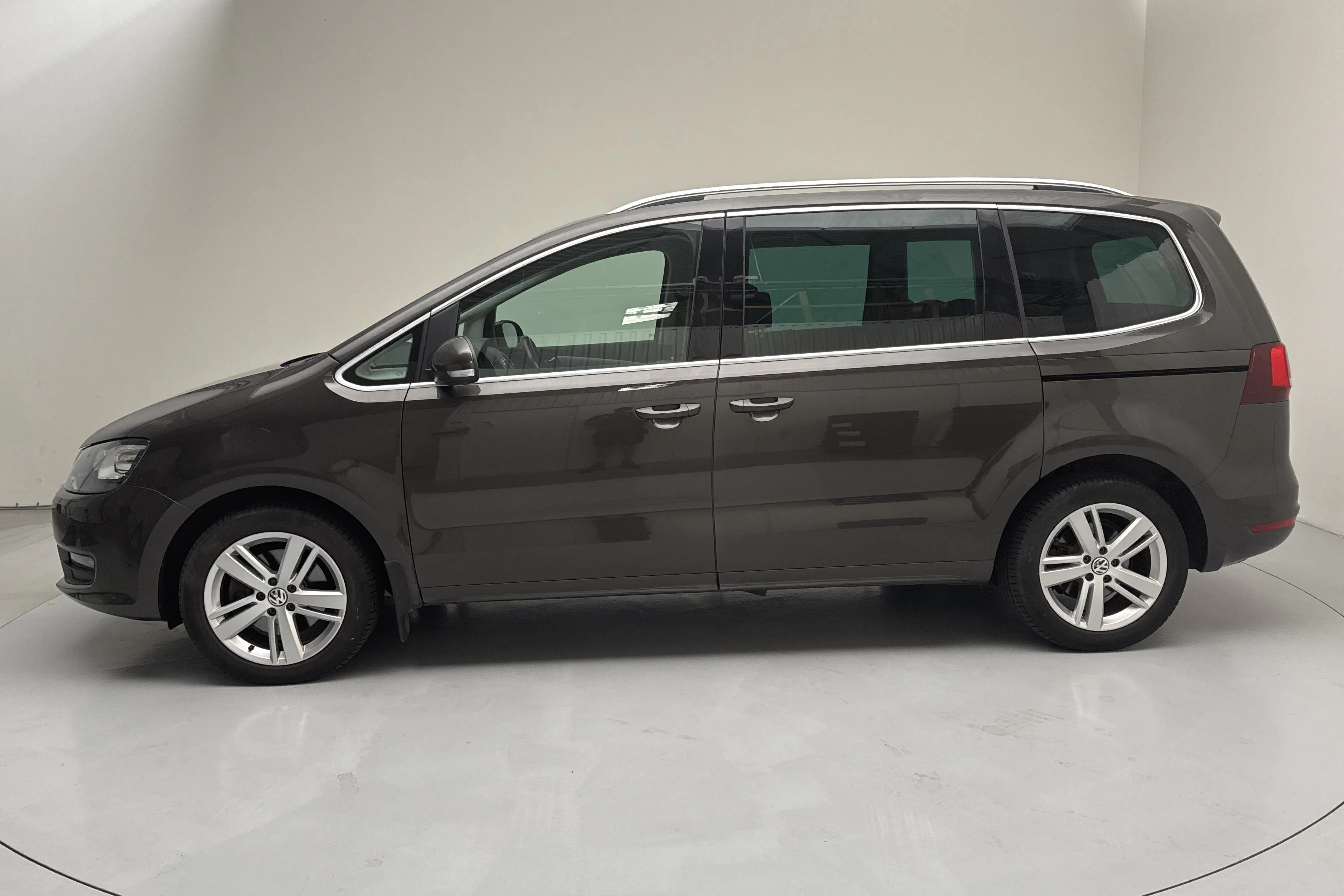 Presentation photo 2 of 18: VW Sharan 2.0 TDI (150hk) - 148 080 km - Automatic - dark brown - 2018