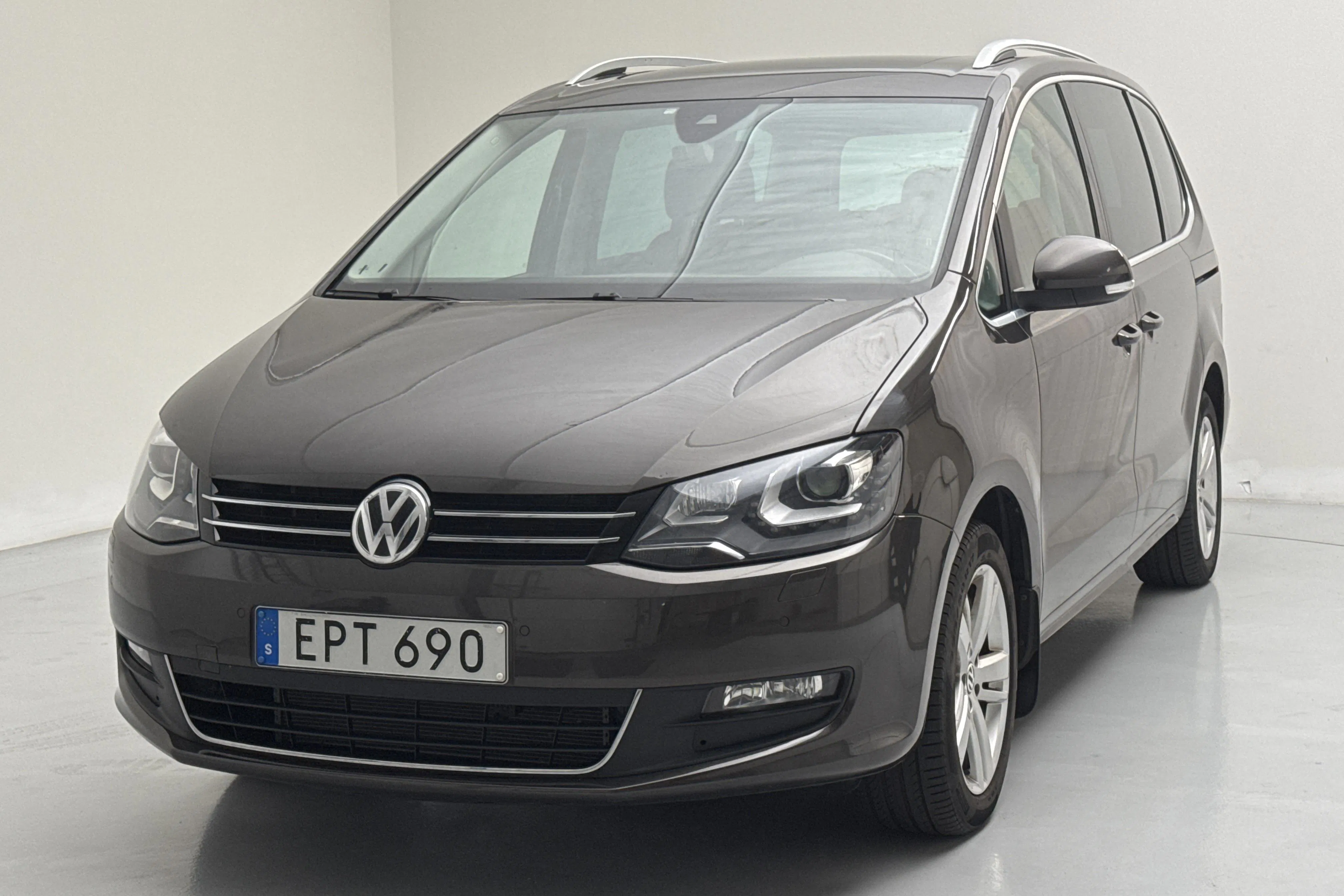 Presentation photo 1 of 18: VW Sharan 2.0 TDI (150hk) - 148 080 km - Automatic - dark brown - 2018