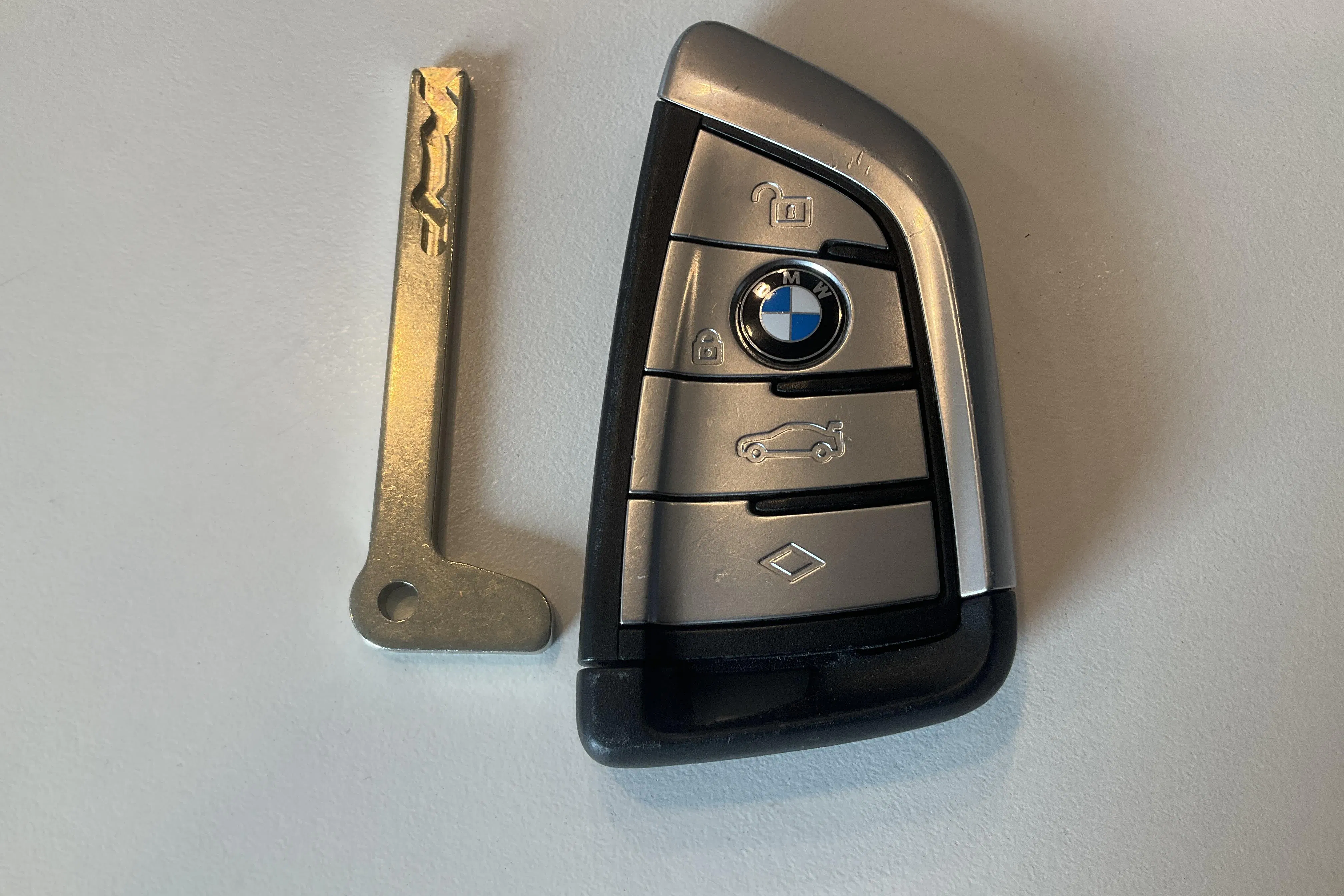 Presentation photo 21 of 21: BMW 520d xDrive Sedan, G30 LCI (190hk+11hk) - 41 990 km - Automatic - black - 2023