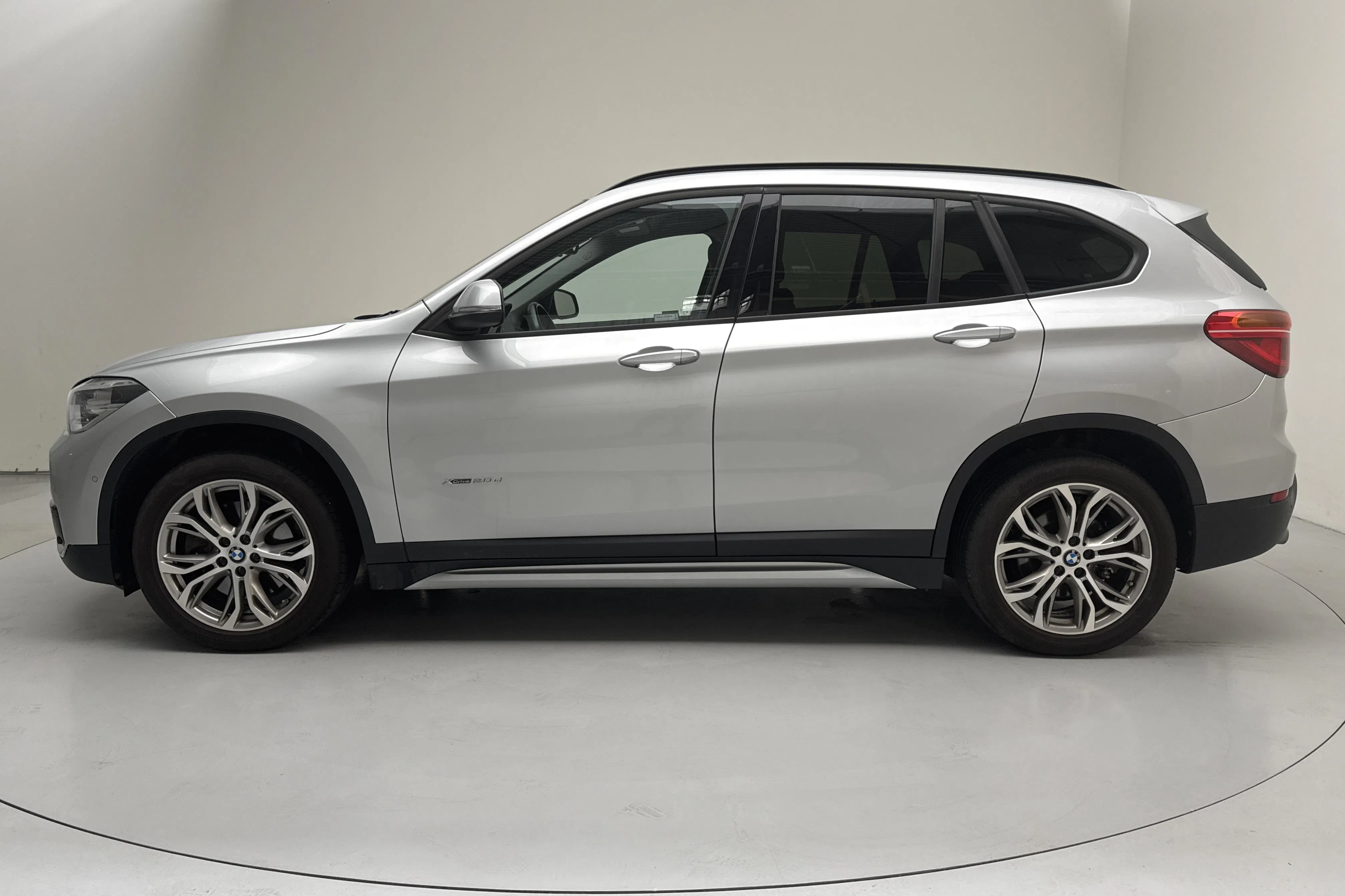 Presentation photo 2 of 14: BMW X1 xDrive20d, F48 (190hk) - 111 380 km - Automatic - silver - 2017
