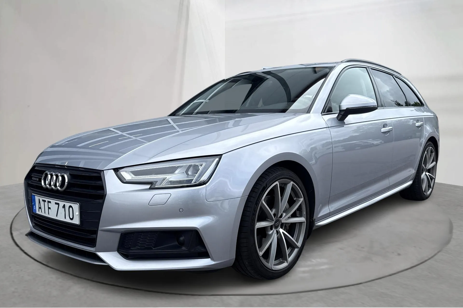 Presentation photo 1 of 14: Audi A4 Avant 40 TDI quattro (190hk) - 126 630 km - Automatic - silver - 2019