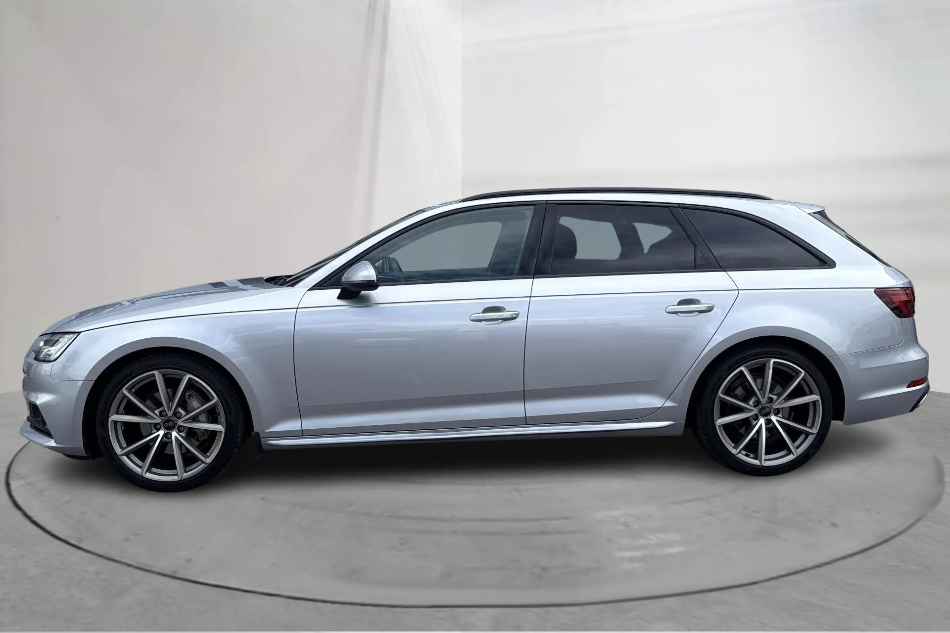 Presentation photo 2 of 14: Audi A4 Avant 40 TDI quattro (190hk) - 126 630 km - Automatic - silver - 2019
