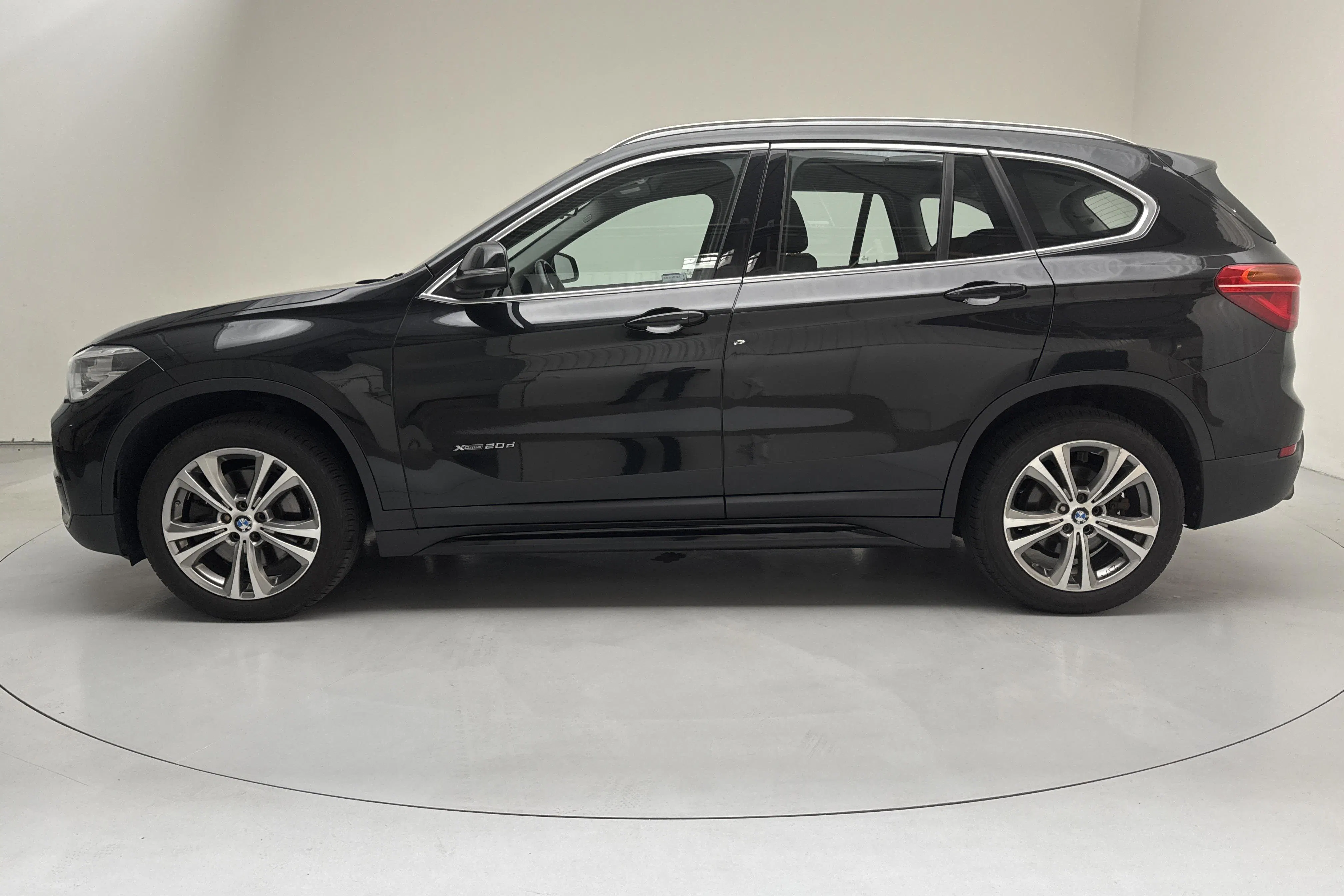 Presentation photo 2 of 13: BMW X1 xDrive20d, F48 (190hk) - 145 370 km - Automatic - black - 2017