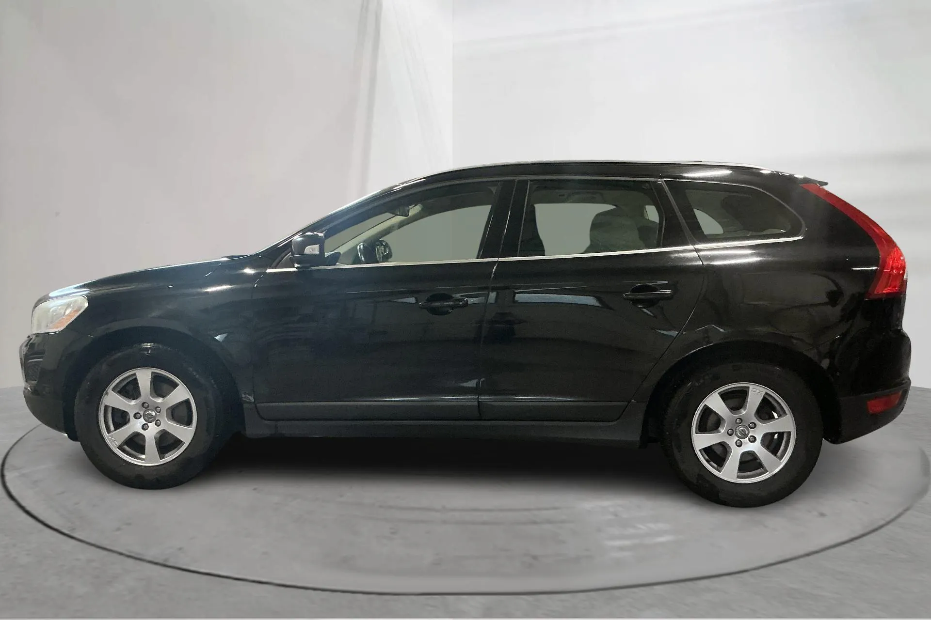Presentation photo 2 of 14: Volvo XC60 D3 AWD (163hk) - 291 990 km - Automatic - black - 2012