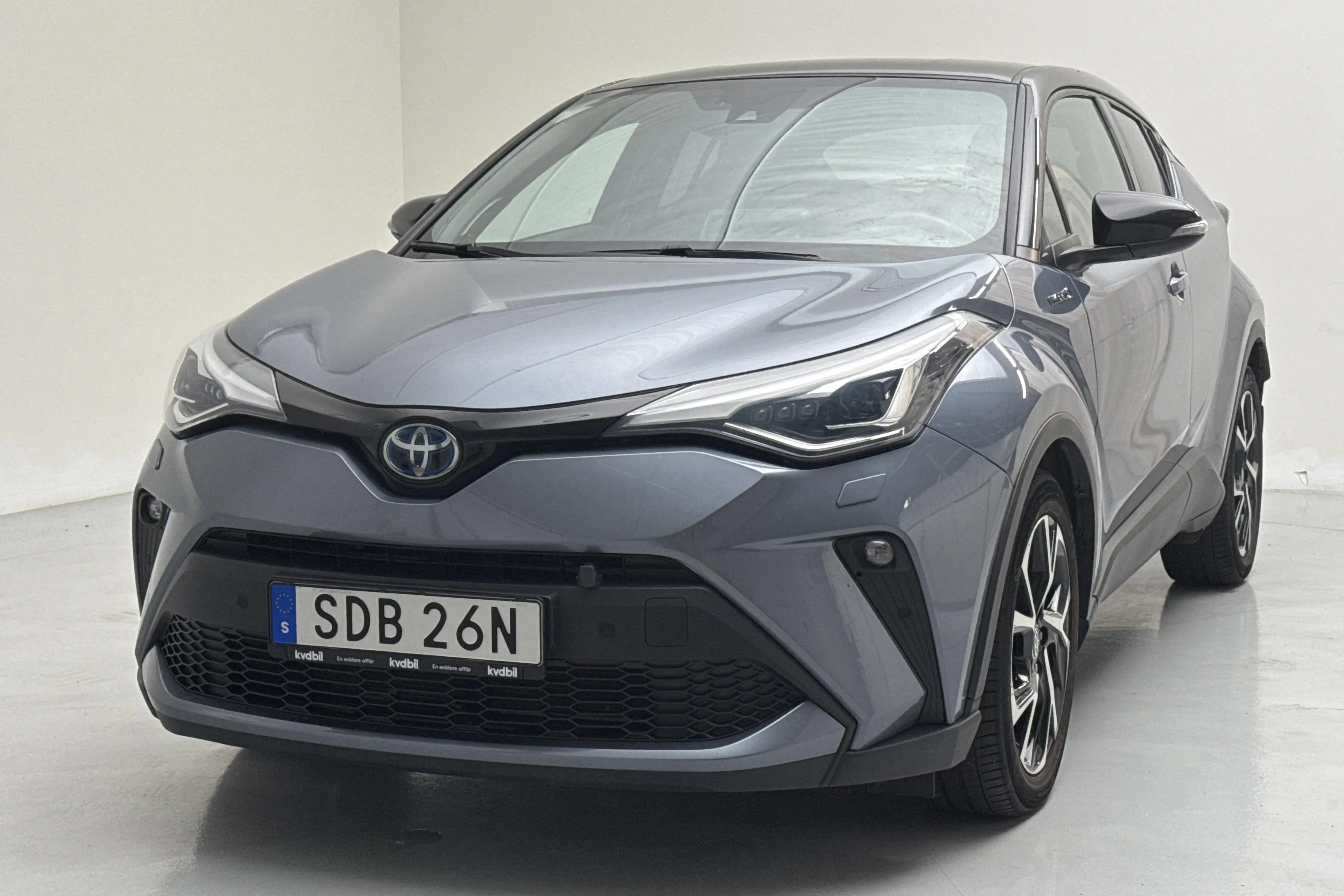 Presentation photo 1 of 13: Toyota C-HR 2.0 HSD (184hk) - 71 890 km - Automatic - gray - 2020