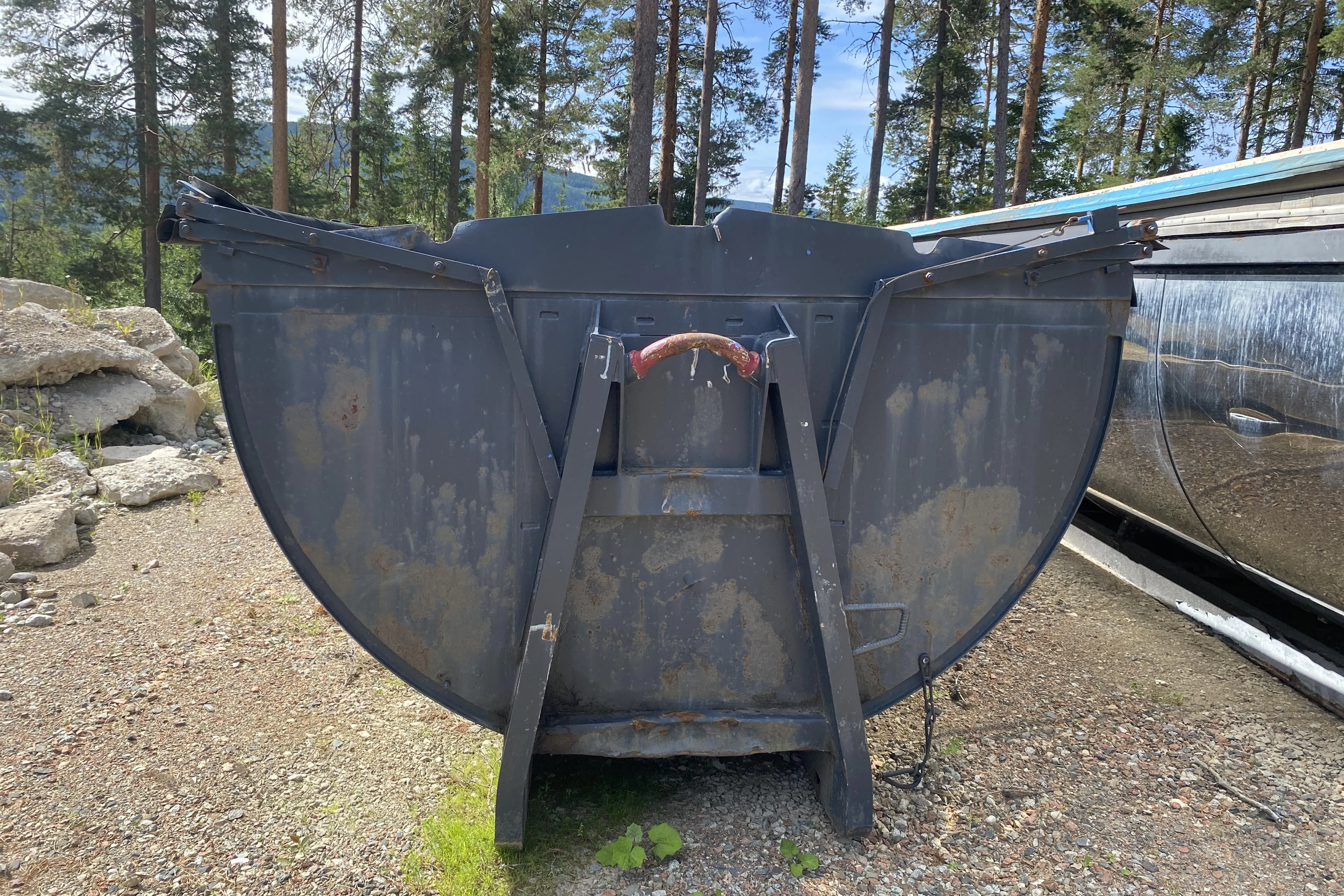 Presentation photo 2 of 8: LMV asfaltflak, lastväxlarflak - 0 km