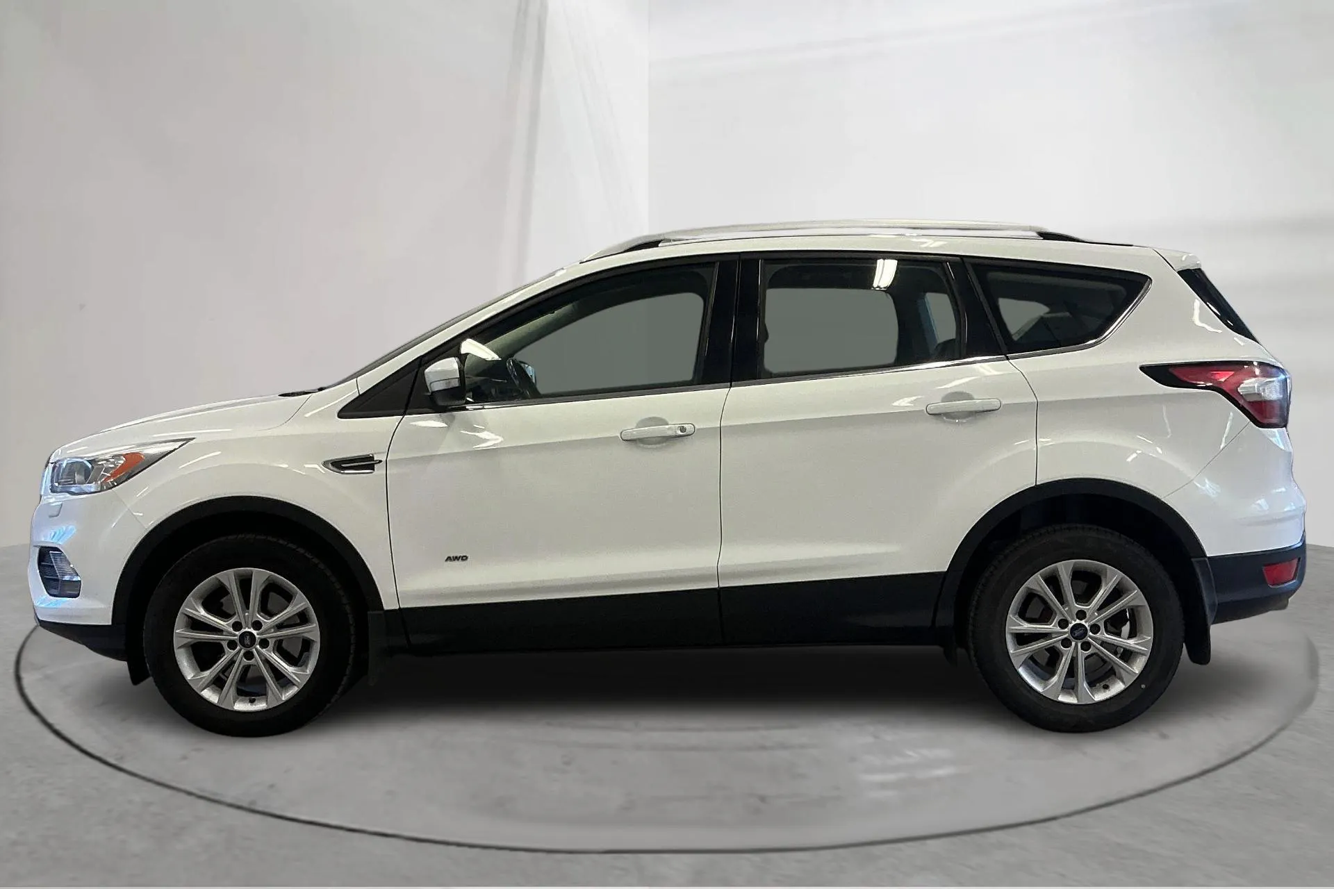 Presentation photo 2 of 14: Ford Kuga 2.0 TDCi AWD (150hk) - 200 560 km - Manual - white - 2017