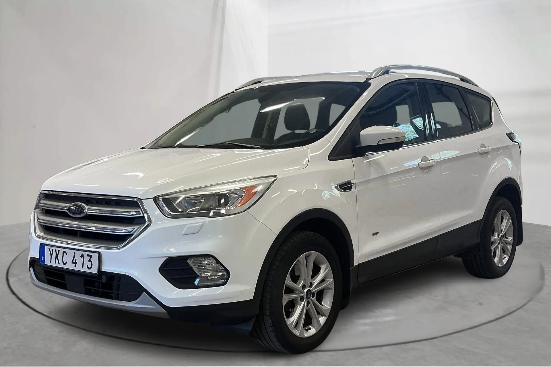 Presentation photo 1 of 14: Ford Kuga 2.0 TDCi AWD (150hk) - 200 560 km - Manual - white - 2017