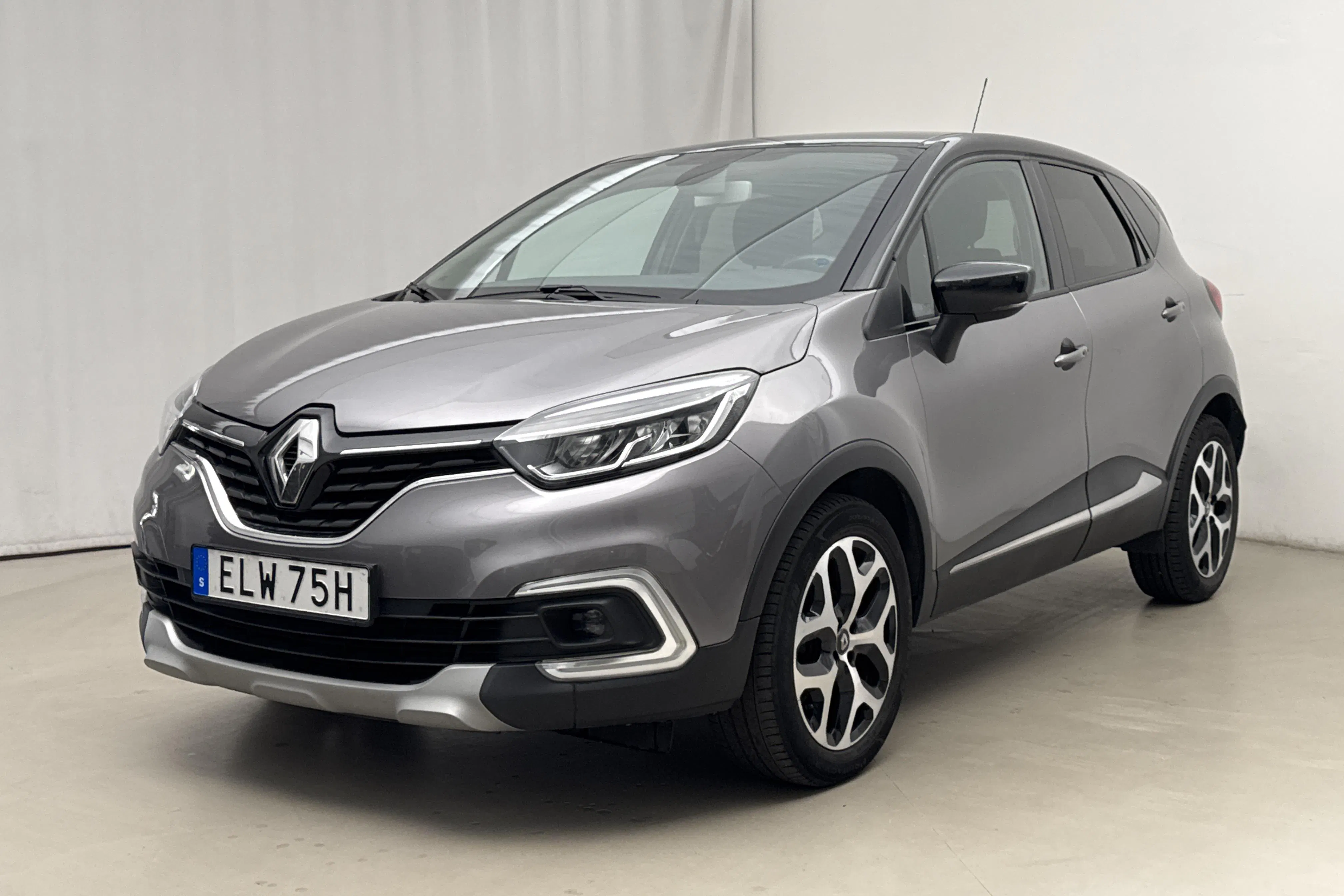 Presentationsfoto 1 av 16: Renault Captur 0.9 TCe (90hk) - 7 156 mil - Manuell - 2019