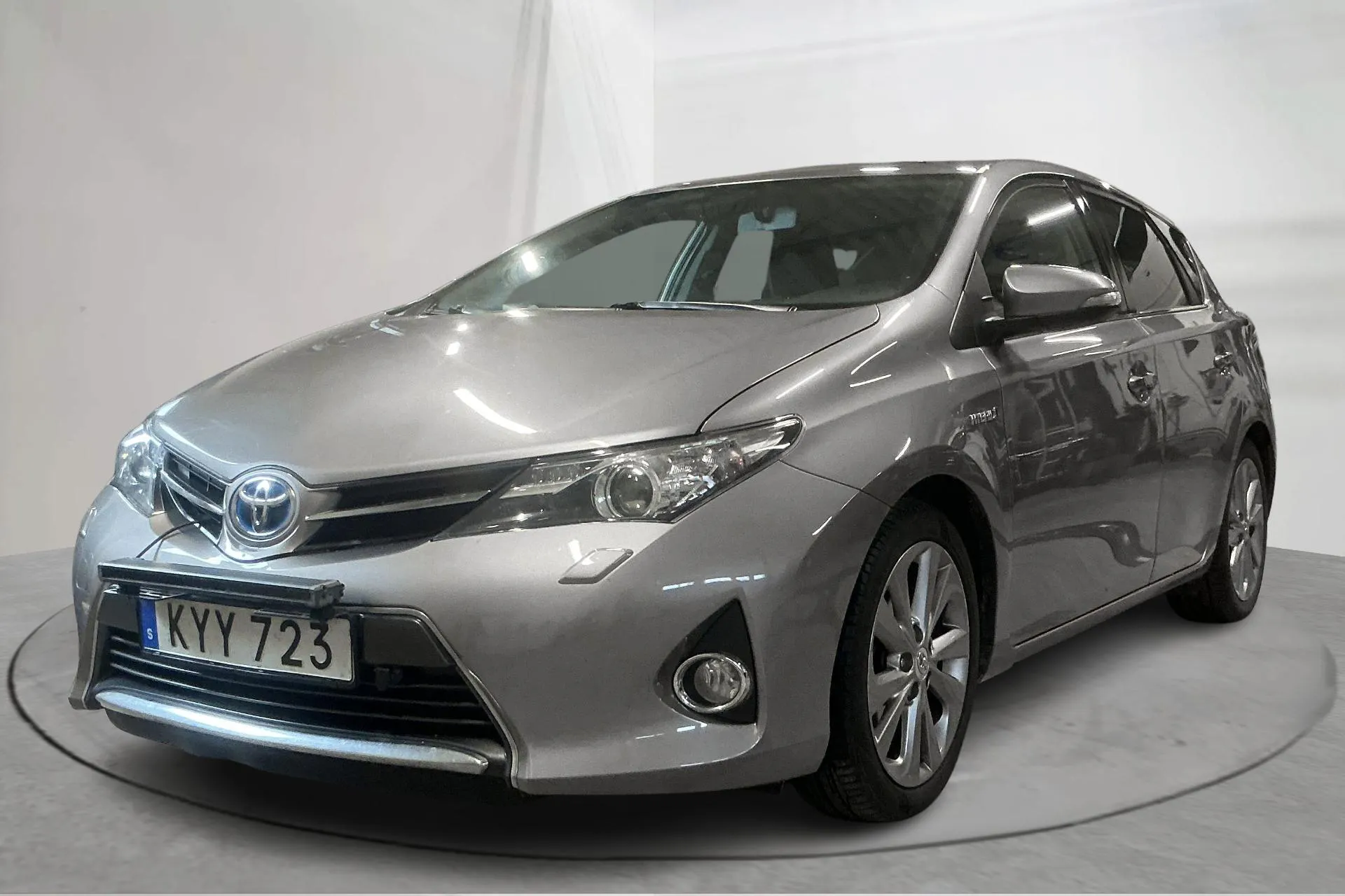 Presentationsfoto 1 av 14: Toyota Auris 1.8 HSD 5dr (99hk) - 14 341 mil - Automat - brun - 2015