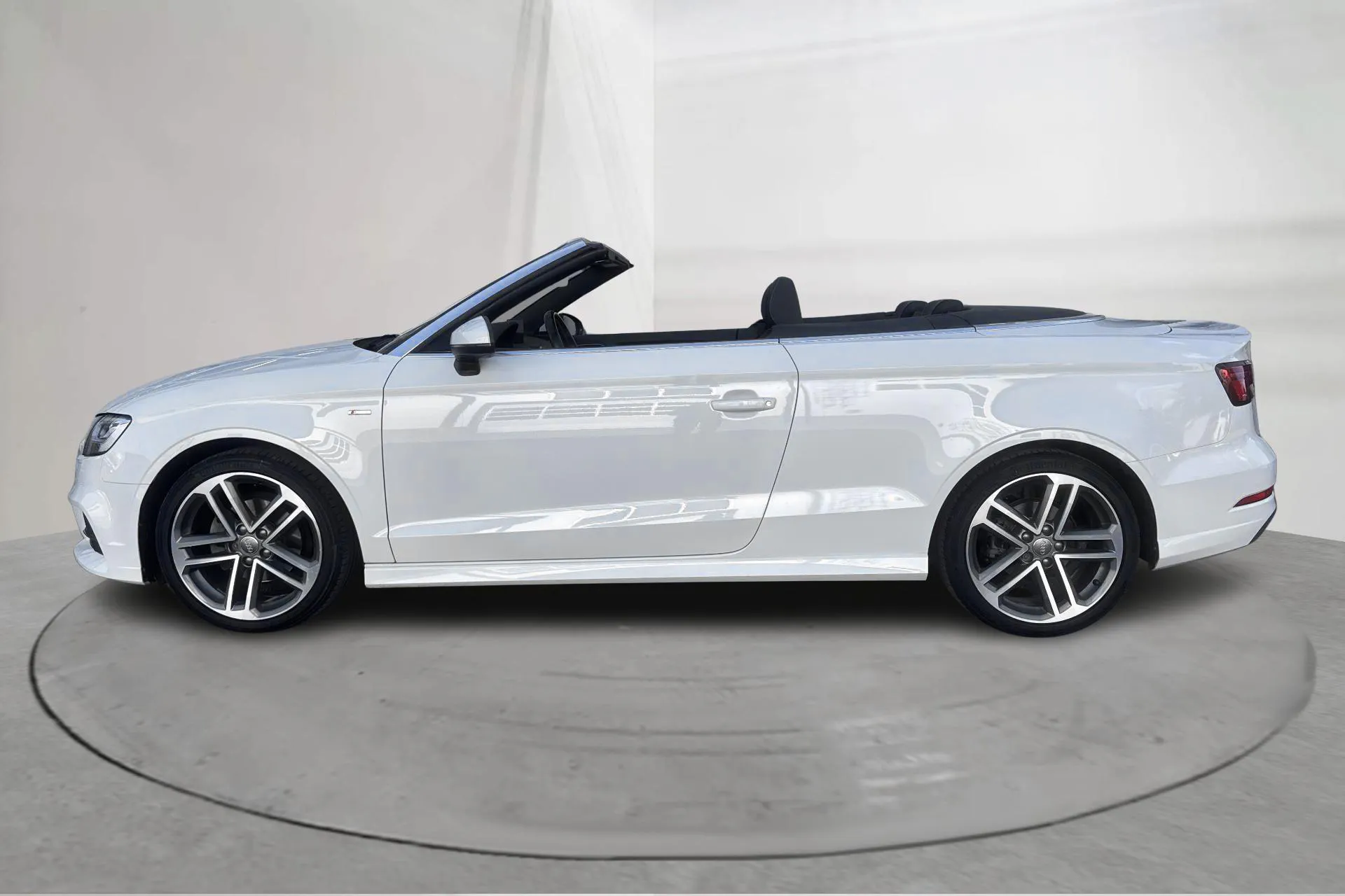 Presentation photo 2 of 23: Audi A3 1.4 TFSI Cabriolet (150hk) - 86 840 km - Manual - white - 2017