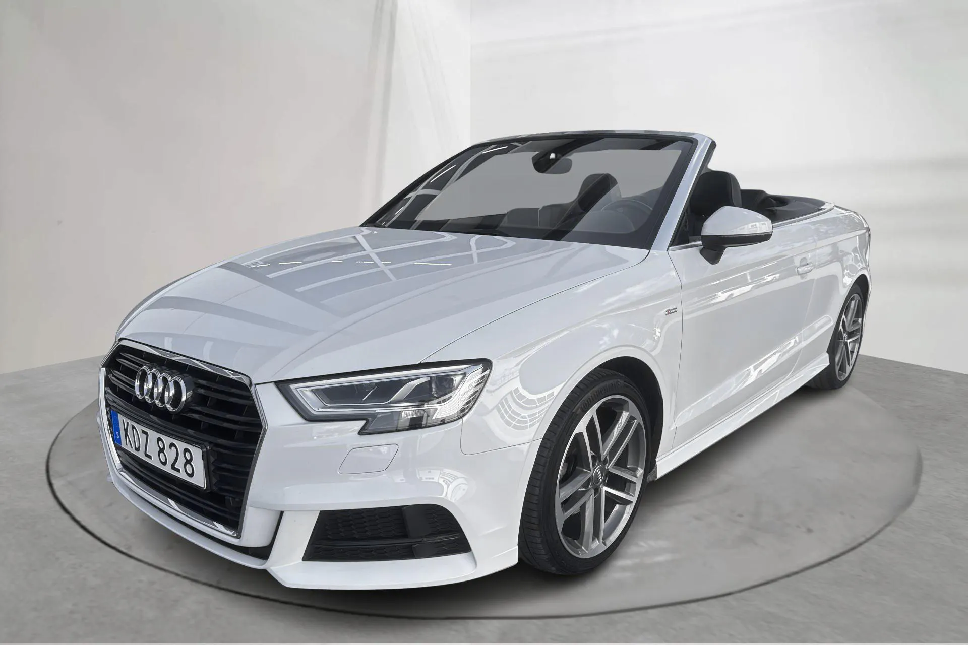 Presentation photo 1 of 23: Audi A3 1.4 TFSI Cabriolet (150hk) - 86 840 km - Manual - white - 2017