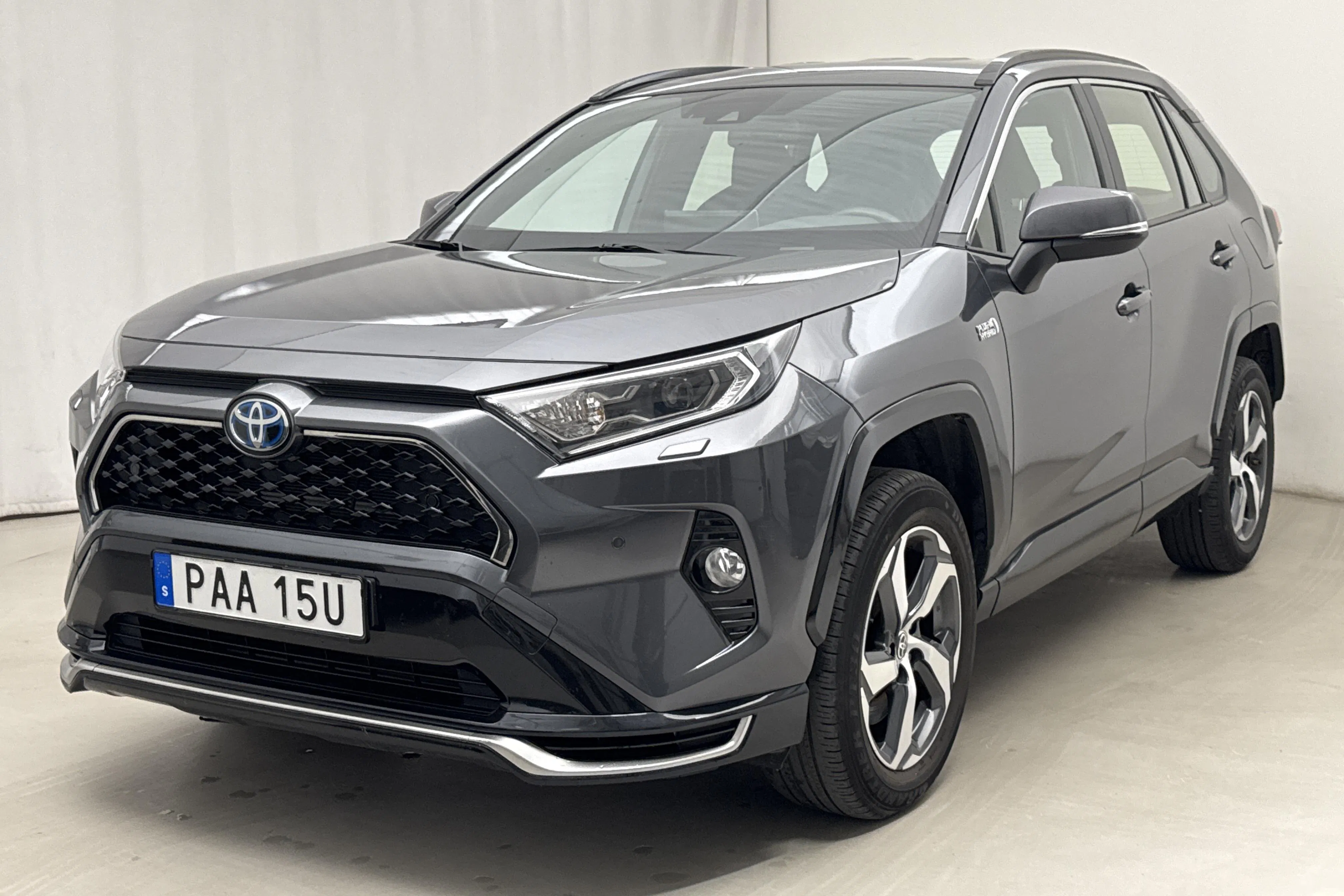 Presentationsfoto 1 av 18: Toyota RAV4 2.5 Plug-in Hybrid AWDi (306hk) - 9 614 mil - Automat - Mörkgrå - 2021