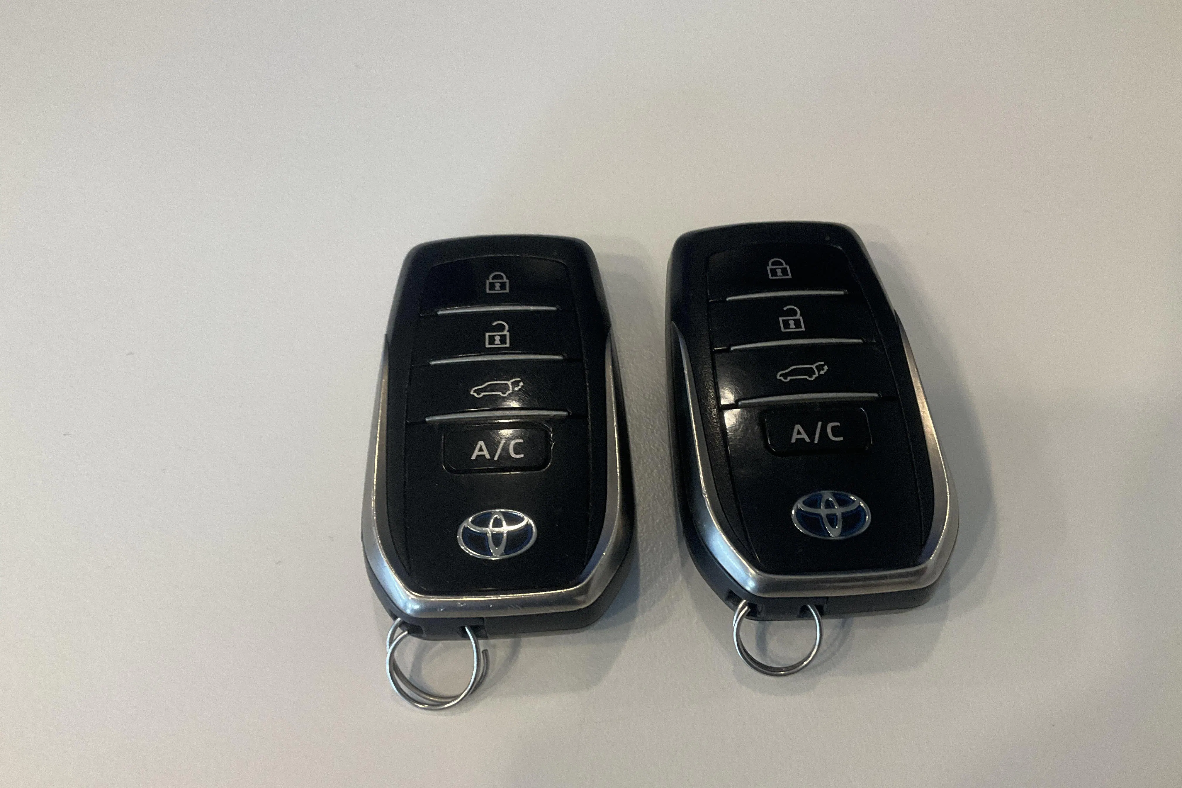 Presentationsfoto 18 av 18: Toyota RAV4 2.5 Plug-in Hybrid AWDi (306hk) - 9 614 mil - Automat - Mörkgrå - 2021