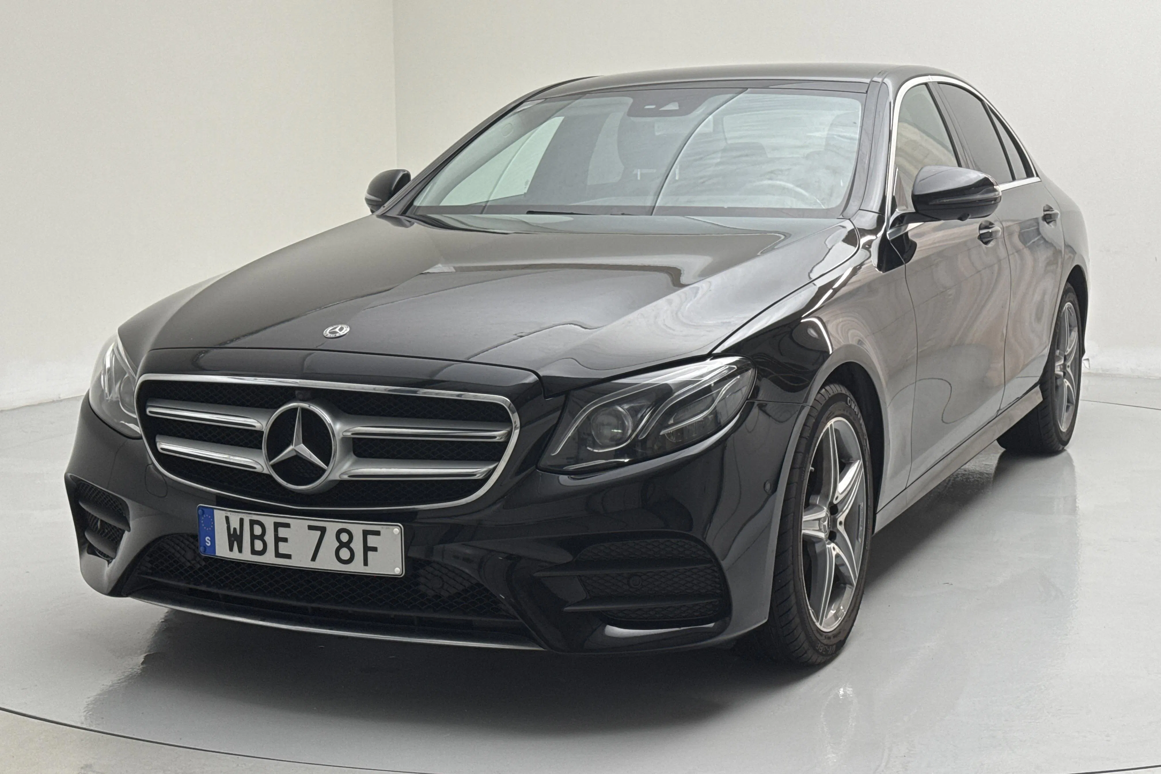 Presentation photo 1 of 17: Mercedes E 200 d Sedan W213 (160hk) - 97 720 km - Automatic - black - 2020