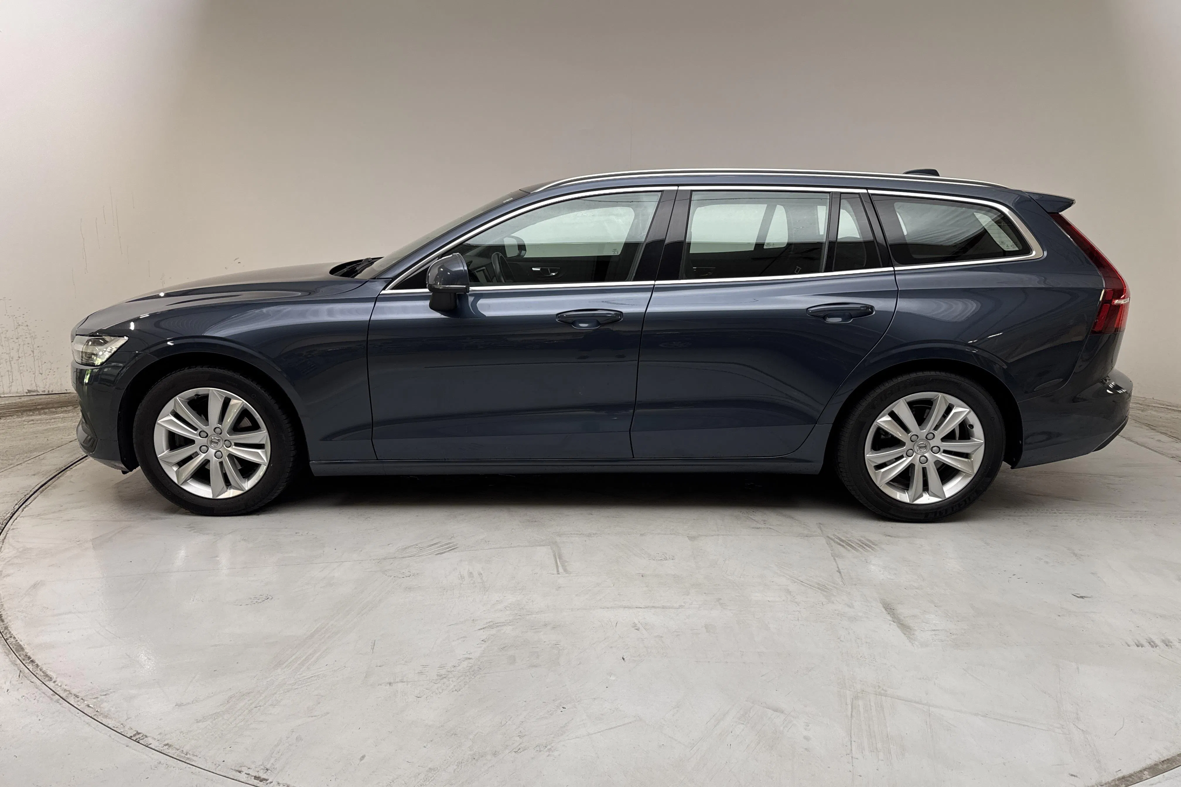 Presentation photo 2 of 16: Volvo V60 D3 (150hk) - 120 250 km - Automatic - dark blue - 2019