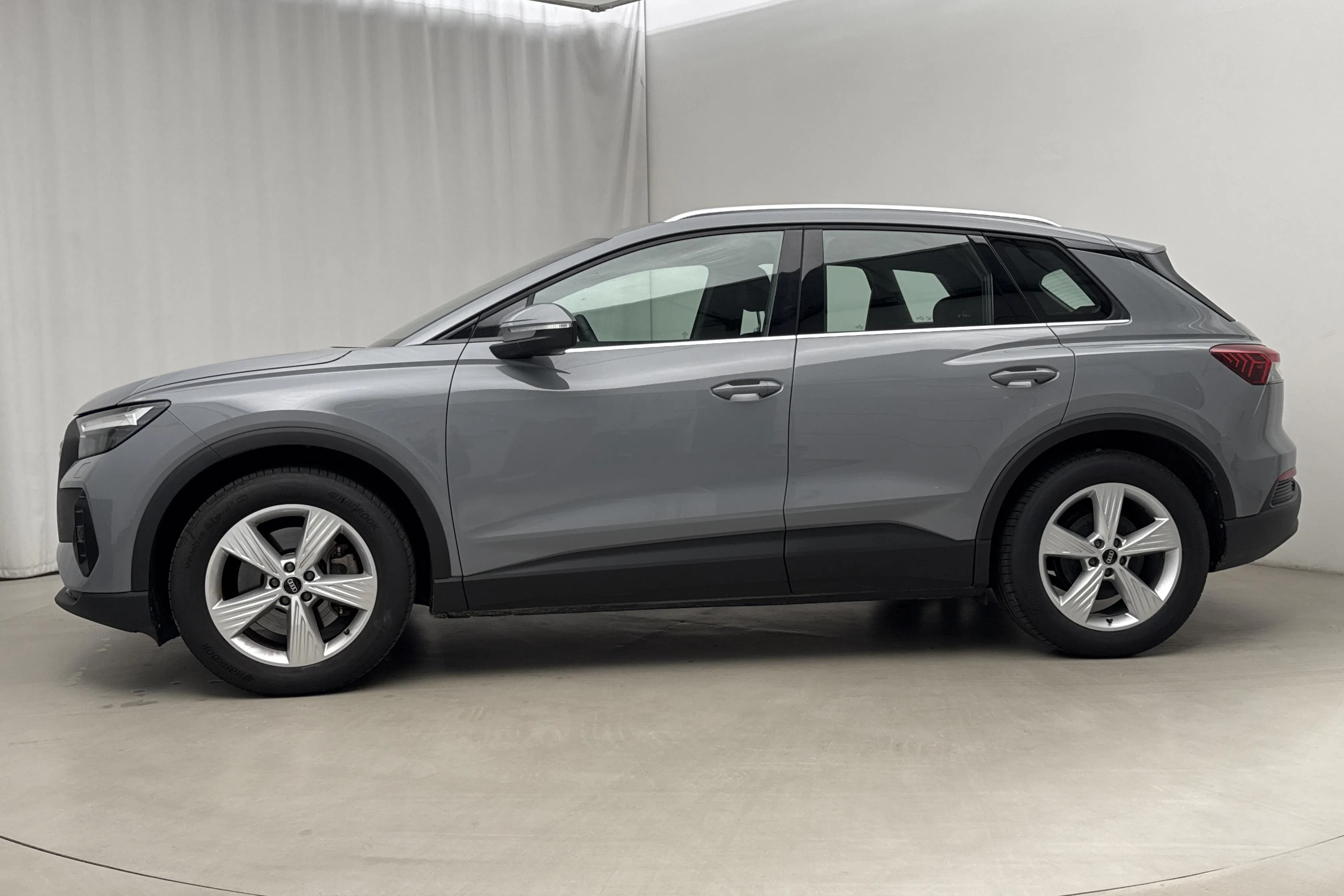 Presentationsfoto 2 av 21: Audi Q4 40 e-tron 77kWh (204hk) - 2 193 mil - Automat - grå - 2023