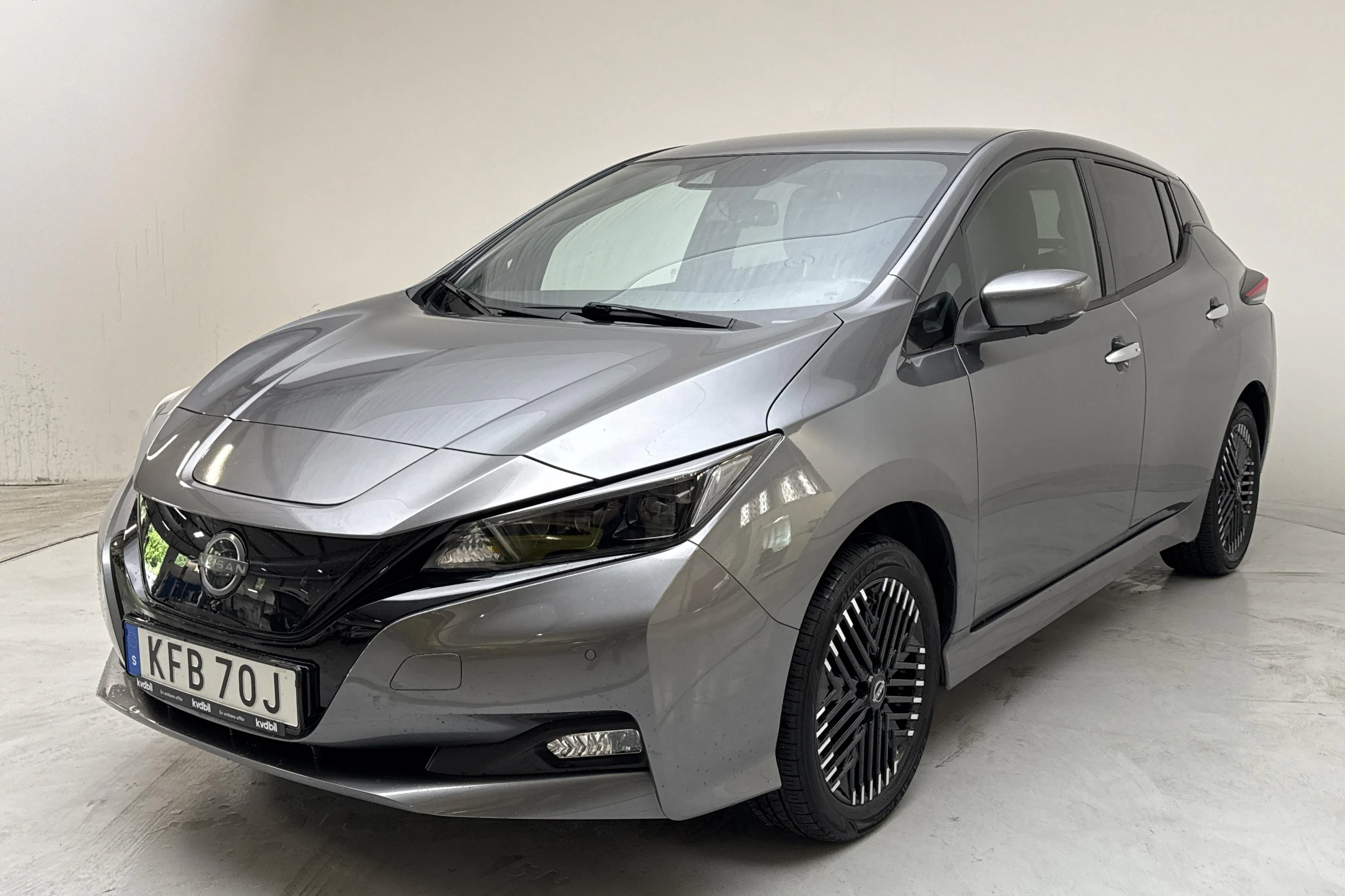 Presentation photo 1 of 15: Nissan LEAF 5dr 59kWh (214hk) - 57 650 km - Automatic - gray - 2022