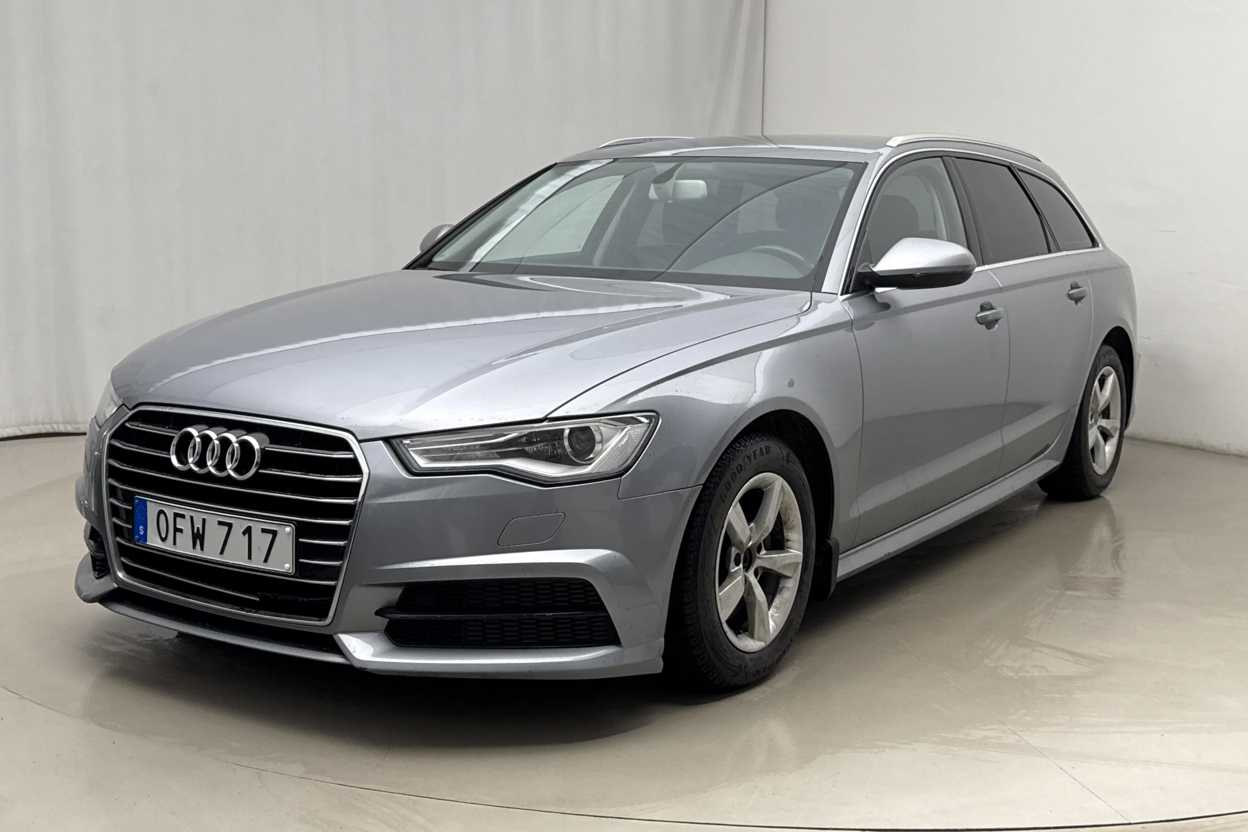 Presentationsfoto 1 av 16: Audi A6 2.0 TDI Avant (190hk) - 18 340 mil - Automat - grå - 2017