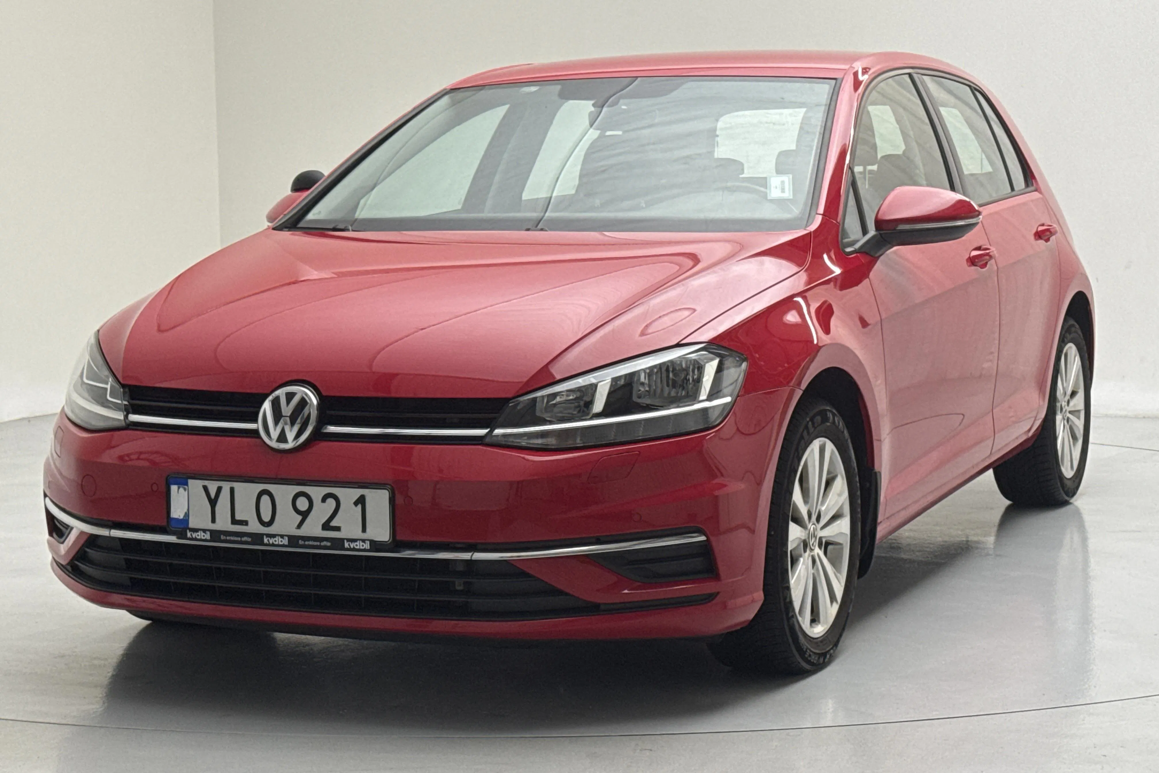 Presentationsfoto 1 av 13: VW Golf VII 1.6 TDI 5dr (115hk) - 8 539 mil - Manuell - röd - 2020