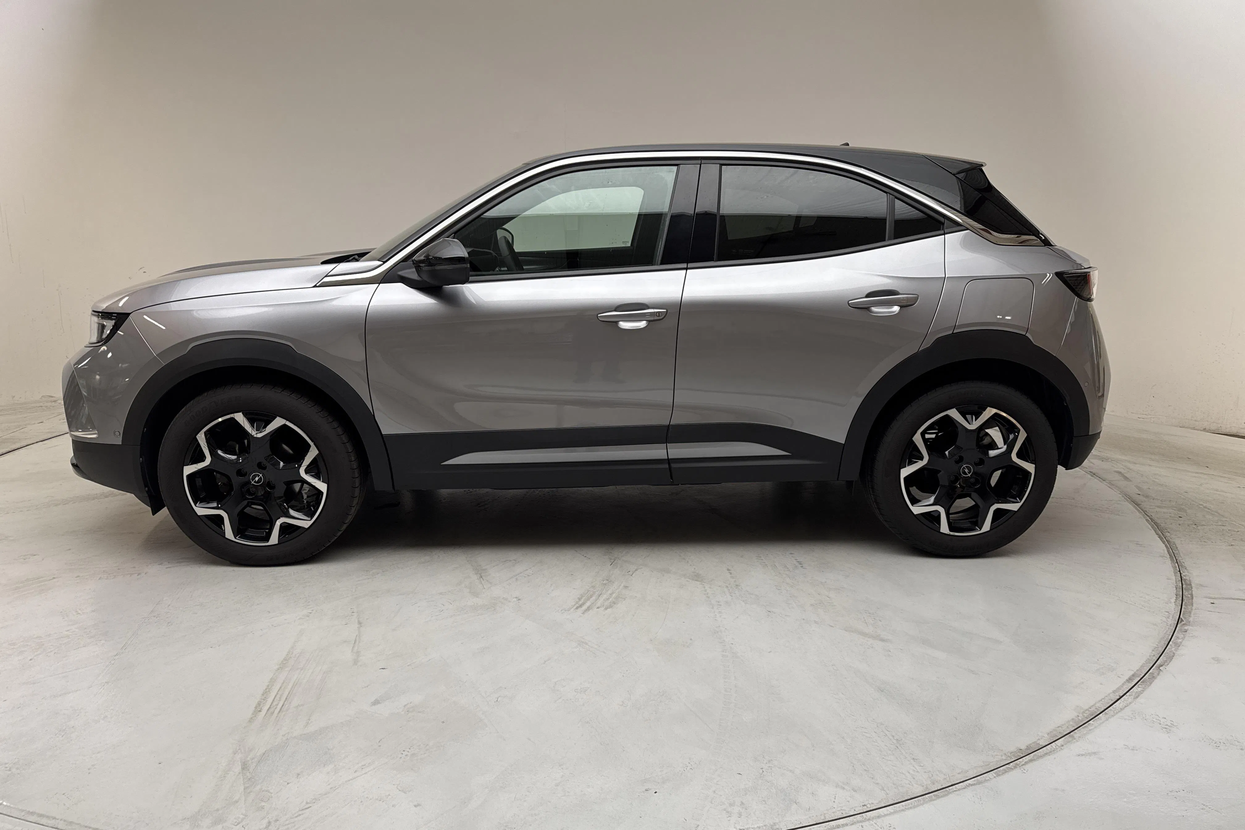 Presentationsfoto 2 av 12: Opel Mokka P130 (130hk) - 2 035 mil - Automat - grå - 2024