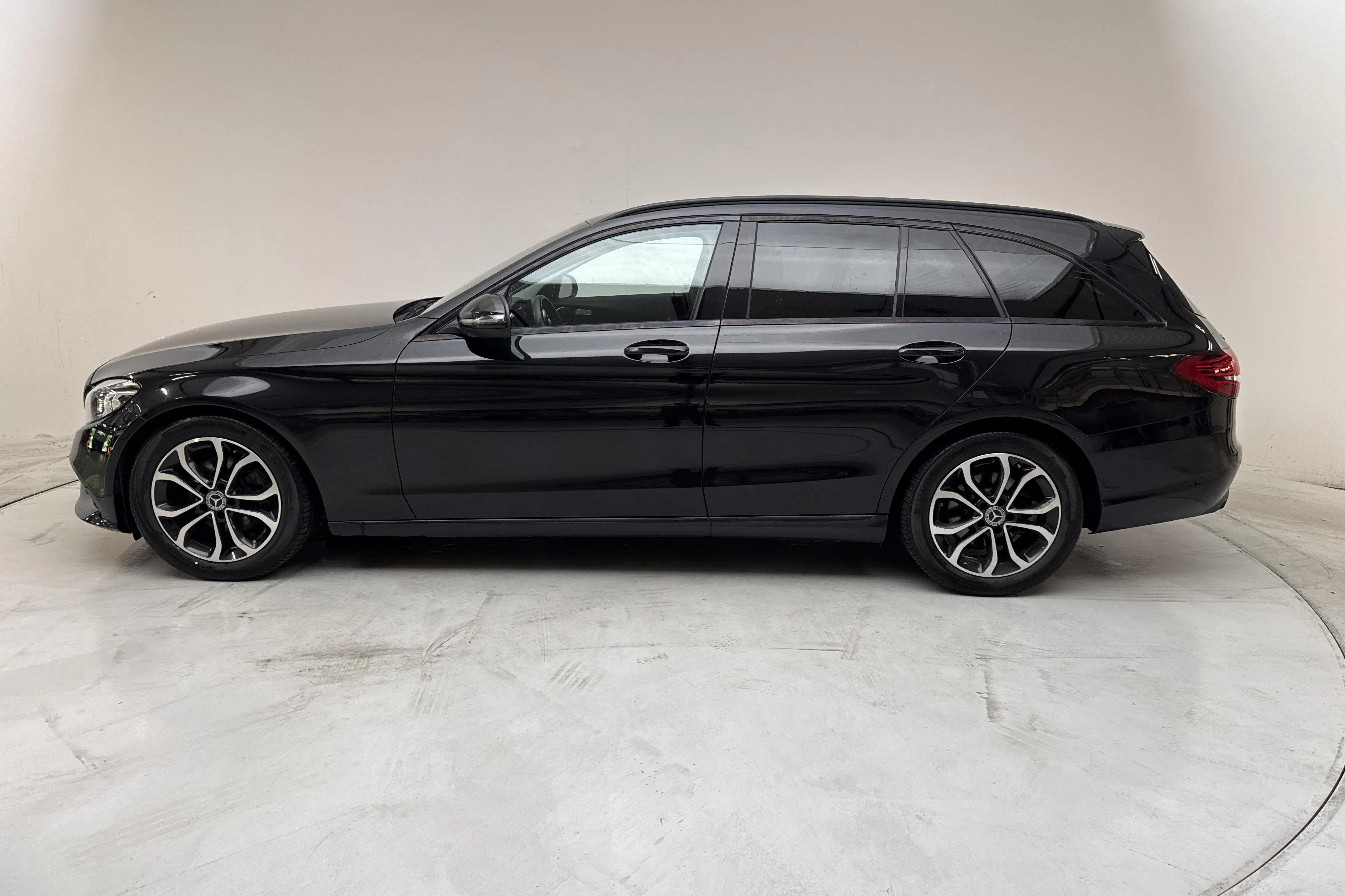 Presentation photo 2 of 14: Mercedes C 220 d Kombi S205 (194hk) - 136 990 km - Automatic - black - 2019