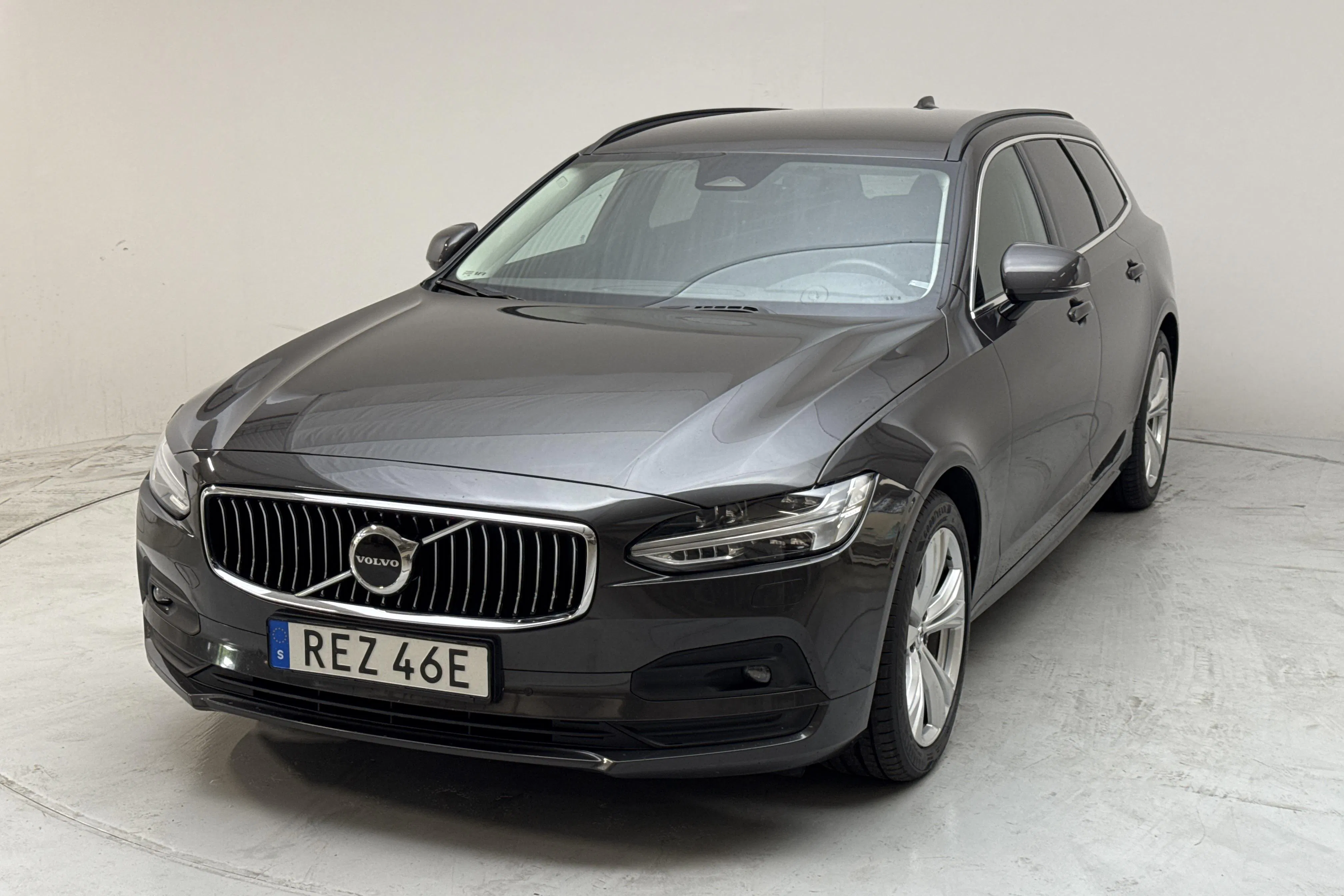 Presentation photo 1 of 15: Volvo V90 B4 Mildhybrid, Diesel (190hk) - 13 151 Scandinavian mile - Automatic - gray - 2023