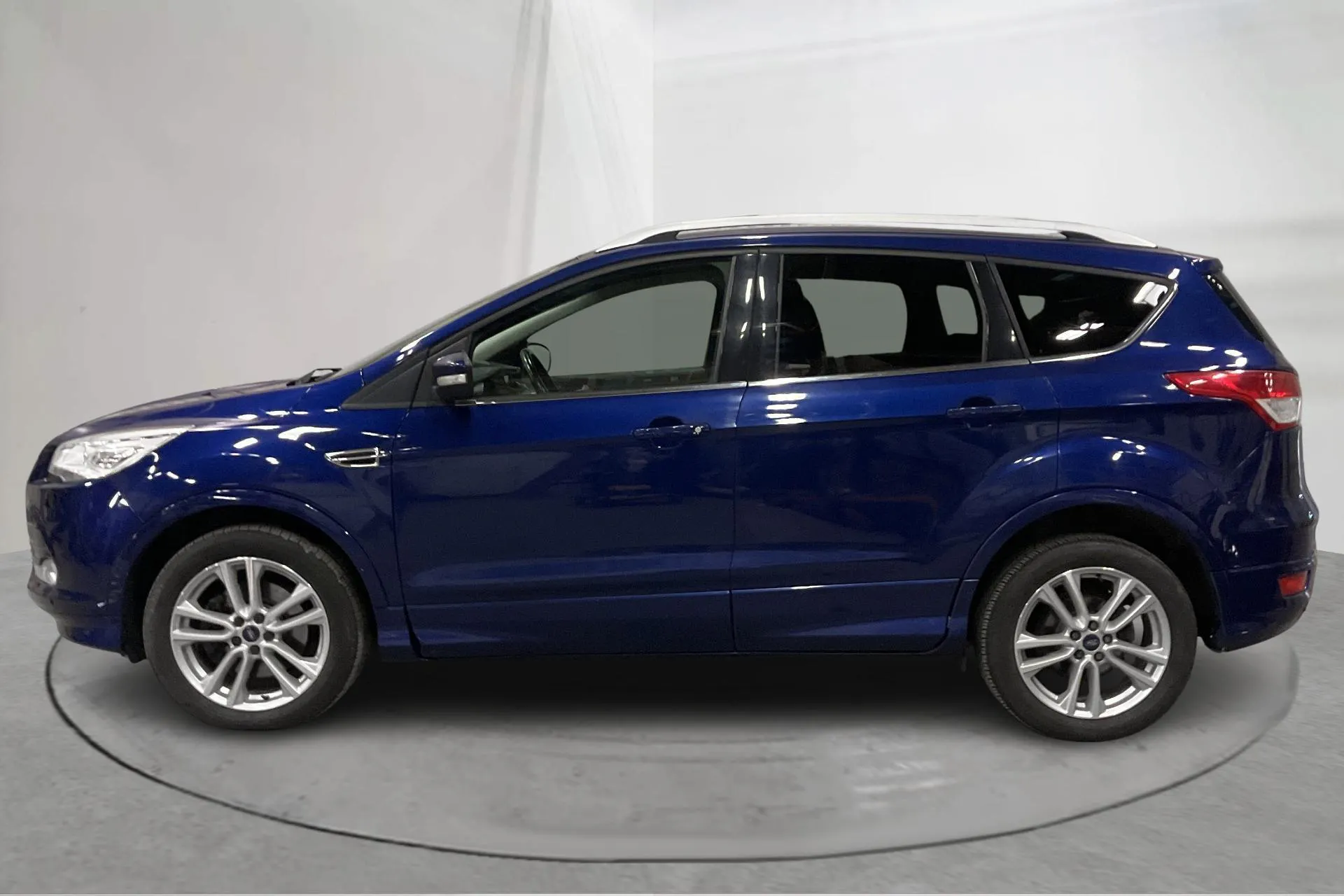 Præsentationsfoto 2 af 14: Ford Kuga 1.5 EcoBoost AWD (180hk) - 118 740 kilometer - Salgsautomat - Blå farve - 2016